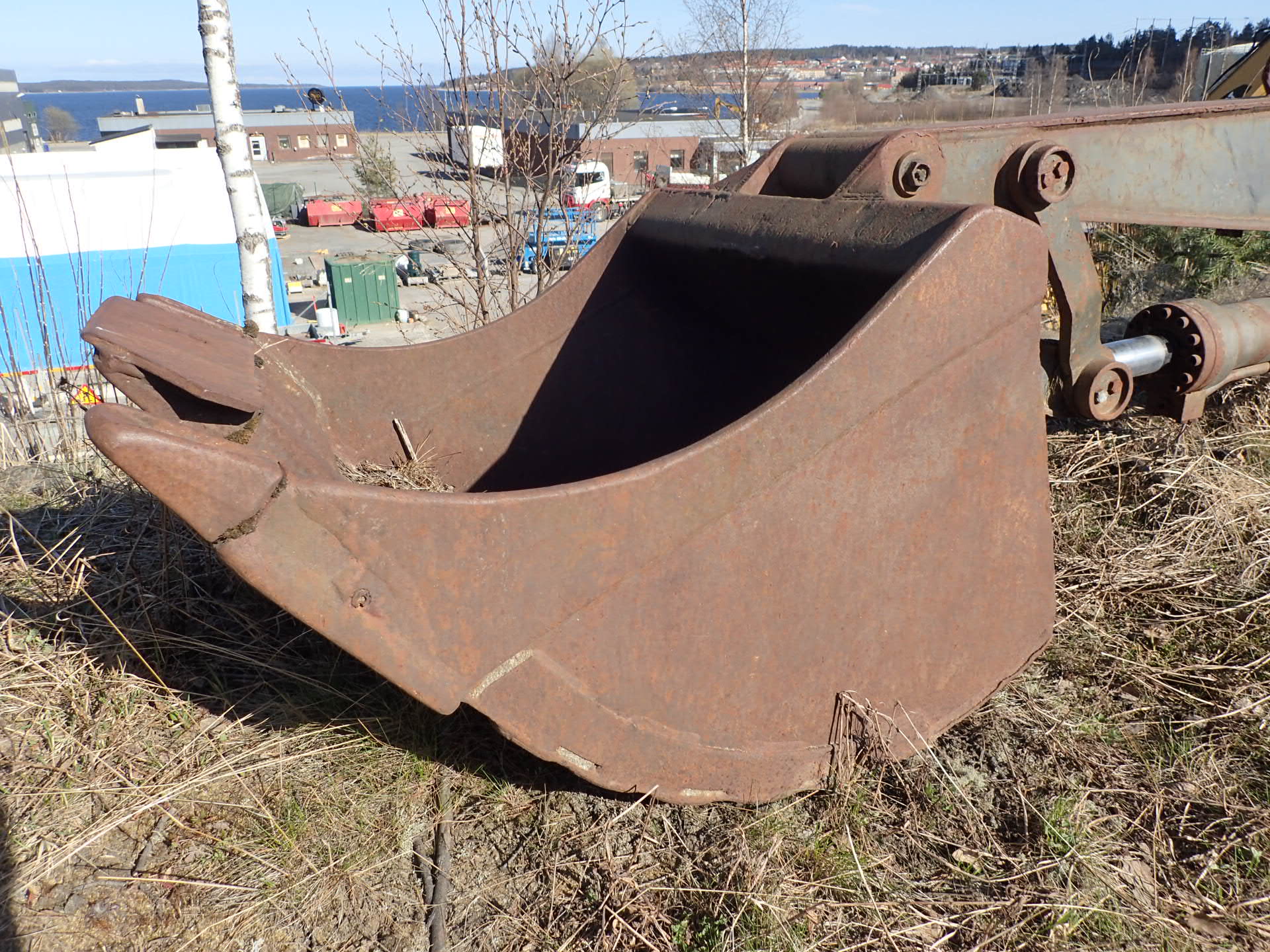 Hydraulic extension arm with bucket PS Auction We value the future