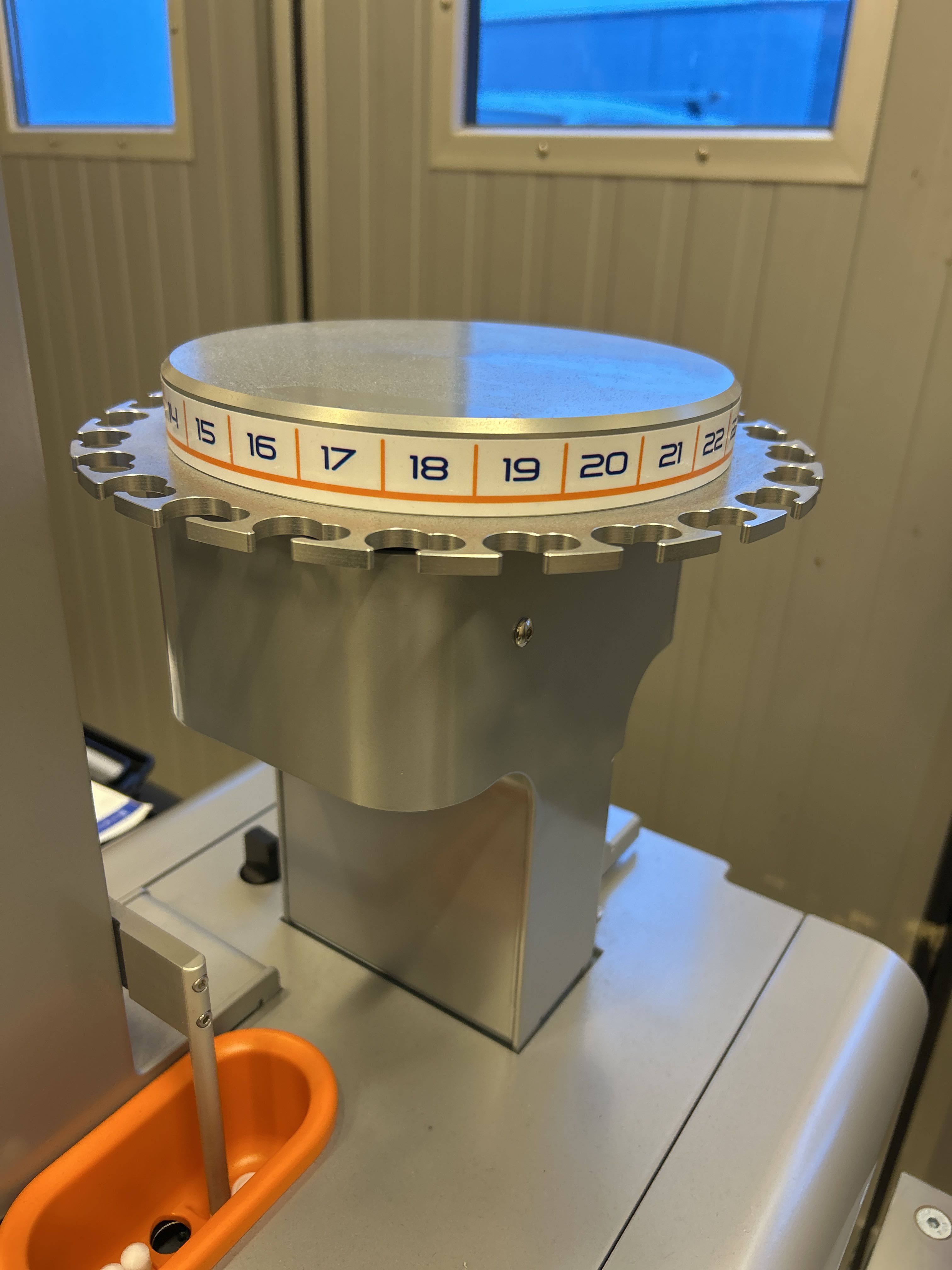 NMR spectrometer with autosampler and accessories - Oxford NMR spectrometer with autosampler and accessories - Oxford