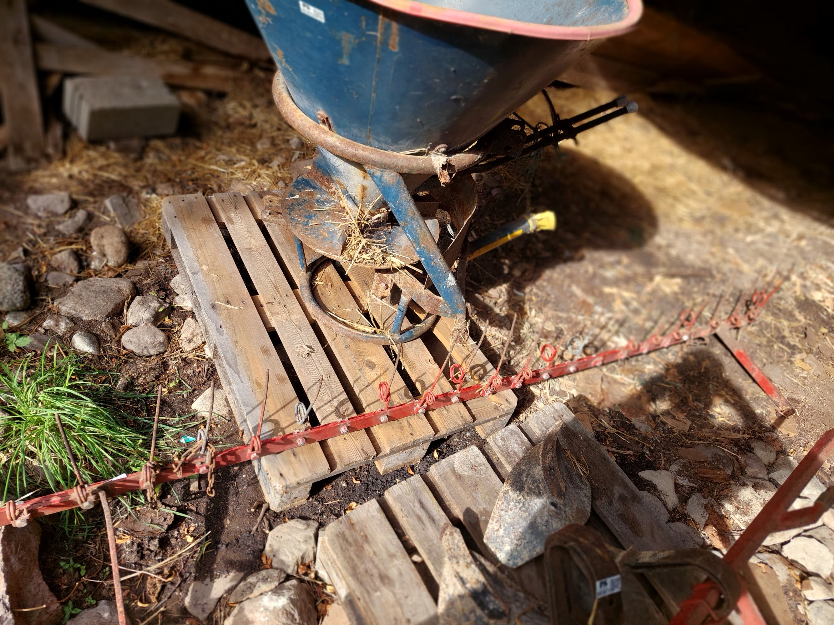 BOGBALLE FERTILIZER SPREADER visual data 3