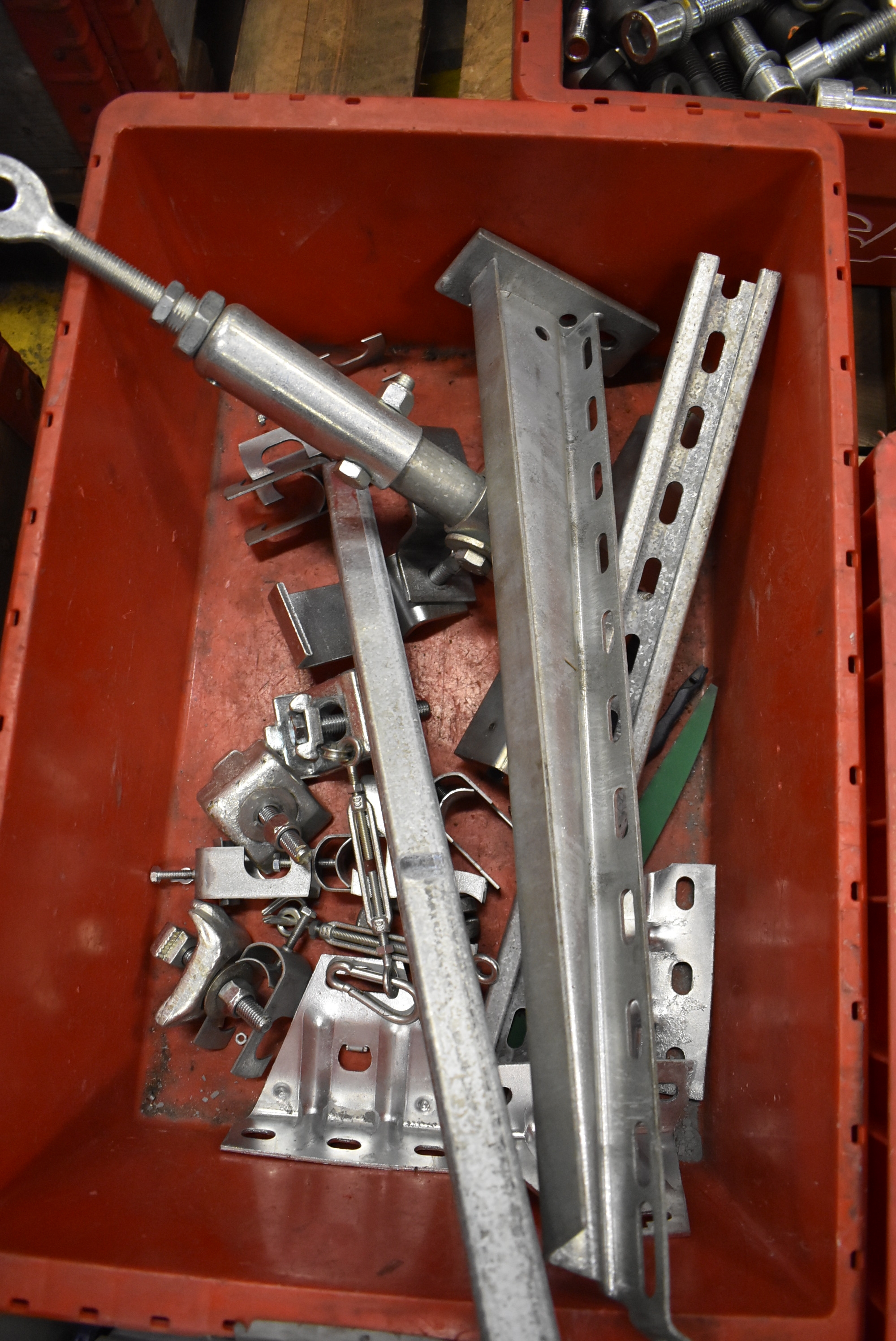Various fastening materials and junction boxes - PS Auction - We value ...
