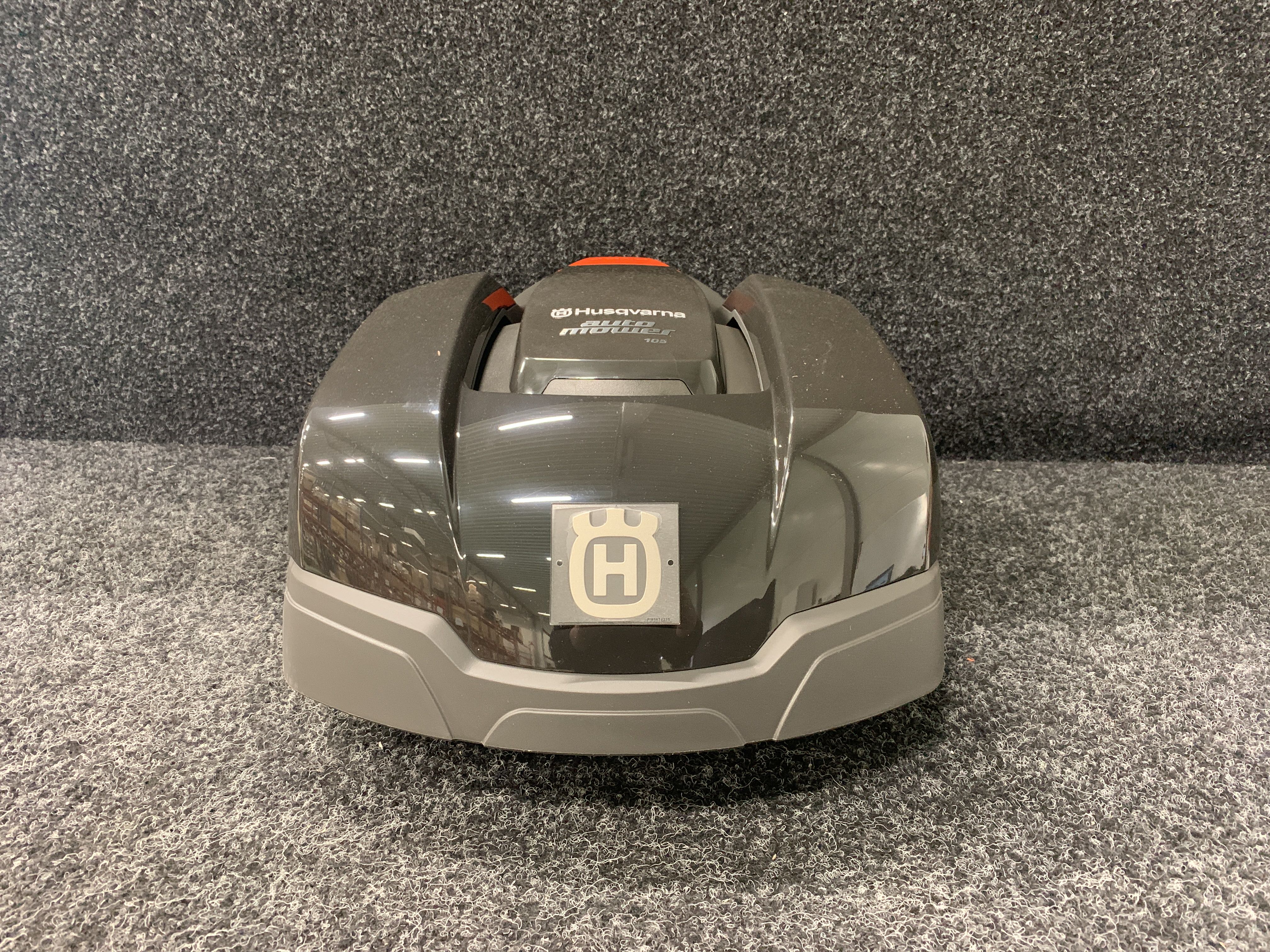 Robotic lawnmower Husqvarna Automower 105 - PS Auction - We value