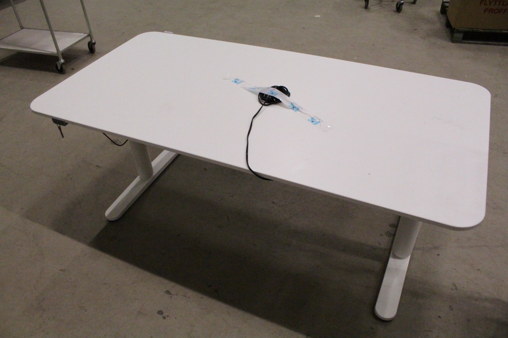 Höj och sänkbart skrivbord, IKEA Nätauktioner Höj och sänkbart skrivbord, IKEA Nätauktioner