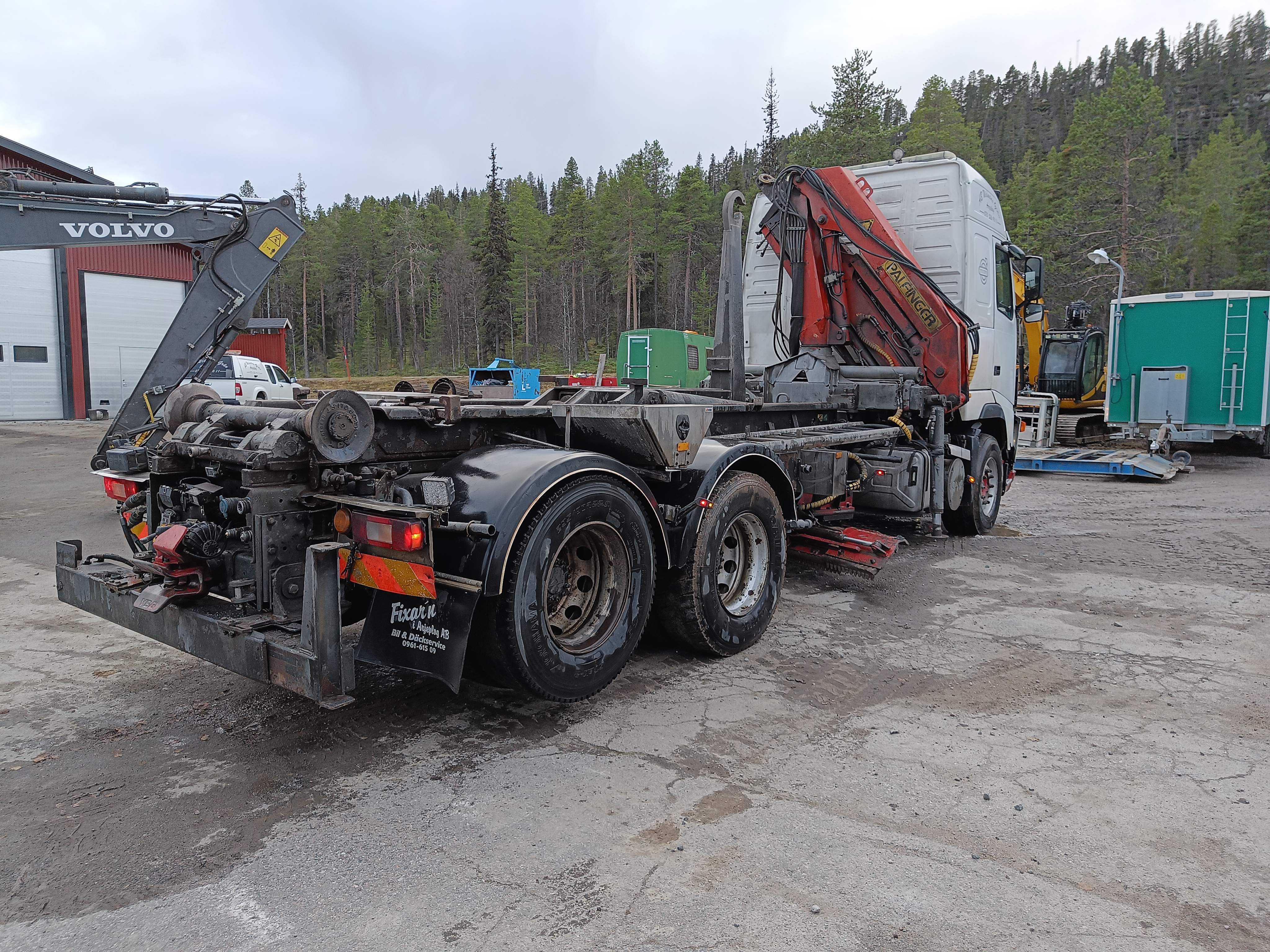 Load changer / Crane truck Volvo FH12 -2003 - PS Auction - We value the ...