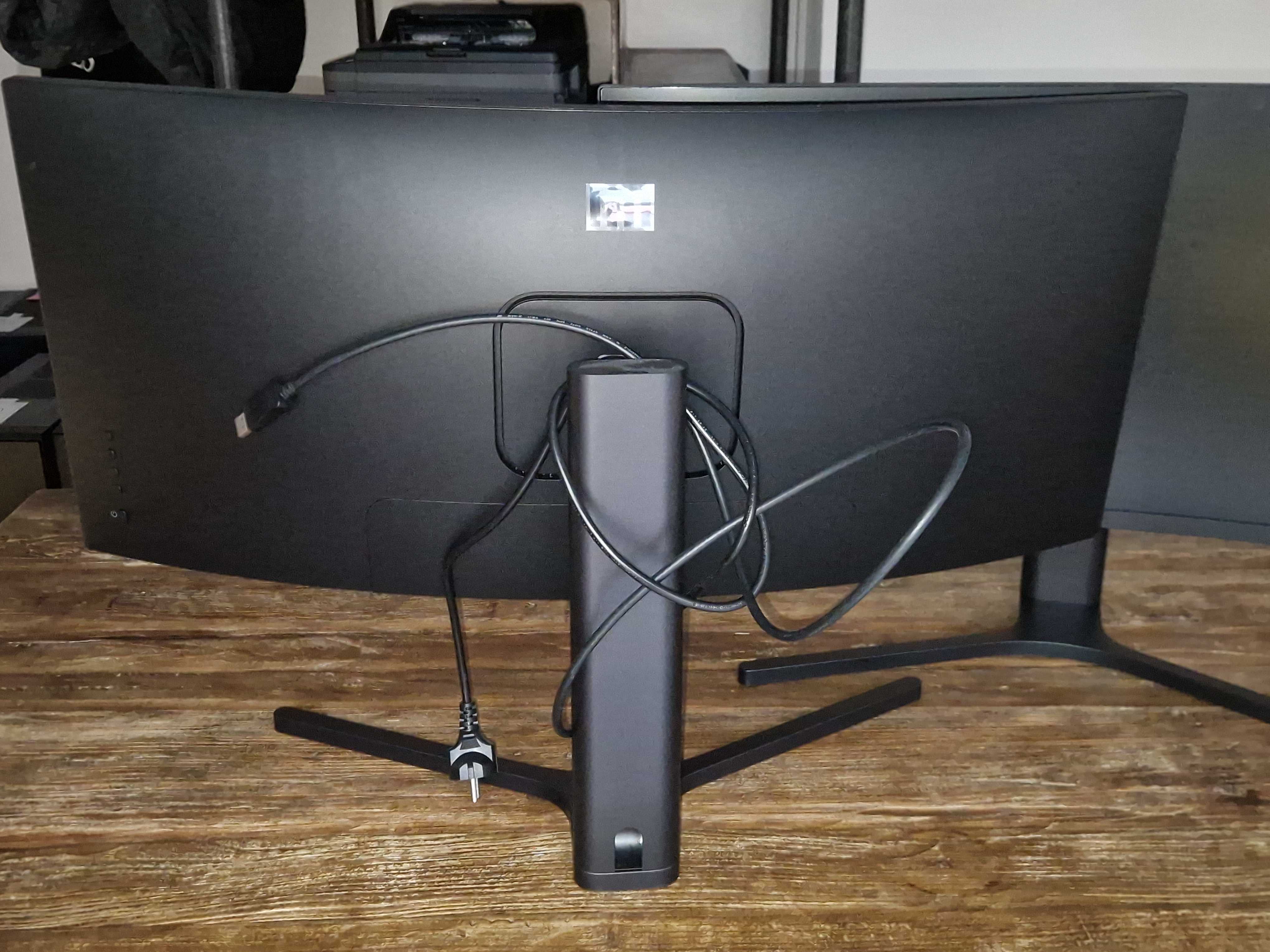 3st bildskärmar Xiomi mi 34” curved - Auktioner online - Nätauktioner ...
