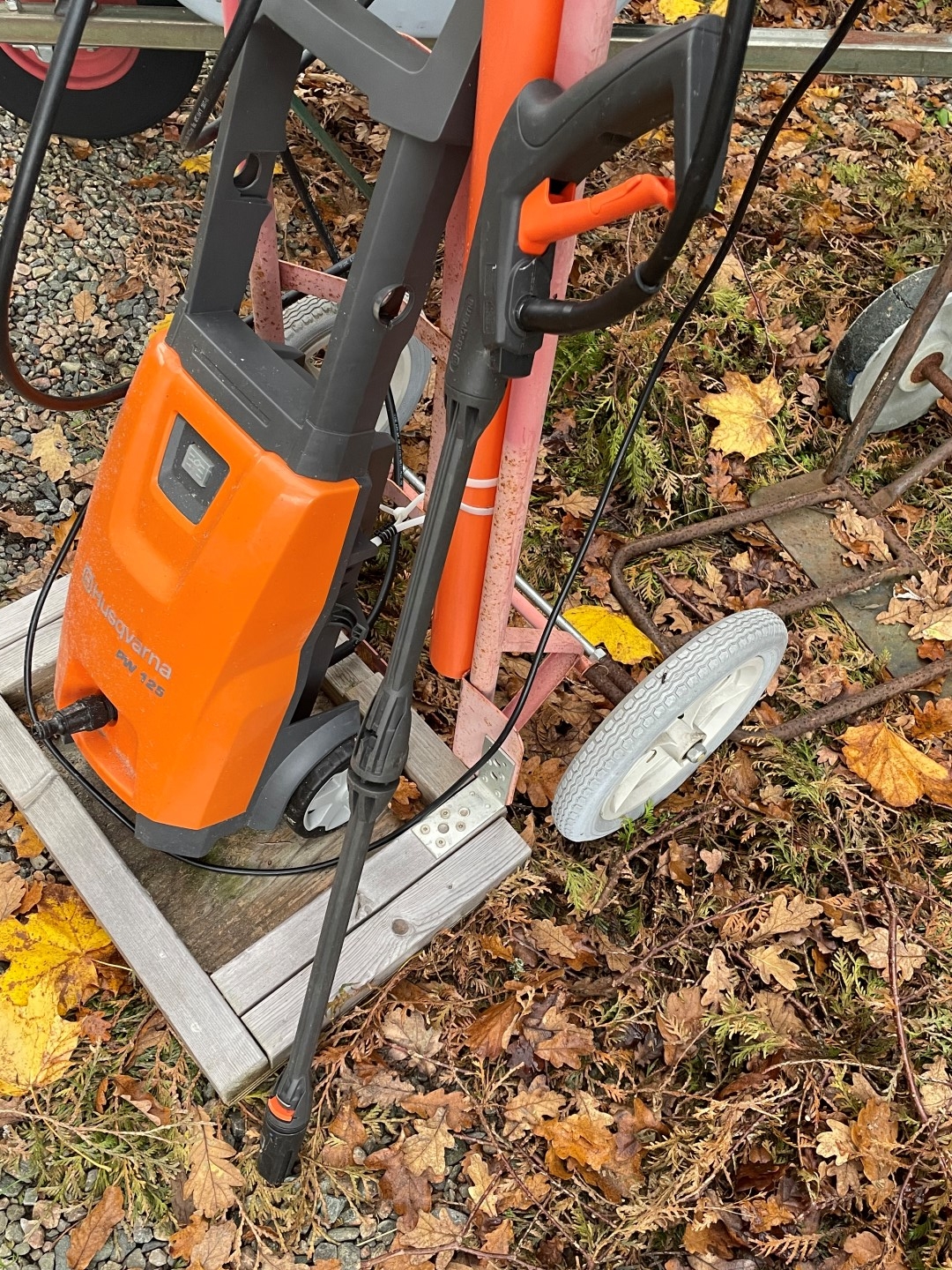 High pressure washer and carts Husqvarna PW125 - PS Auction - We value ...