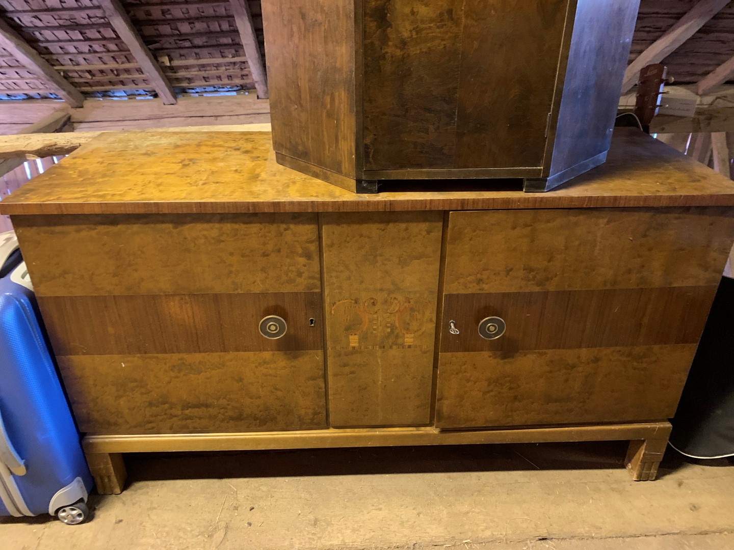 Antique Sideboard And Corner Cabinet Ps Auction We Value The Future Largest In Net Auctions