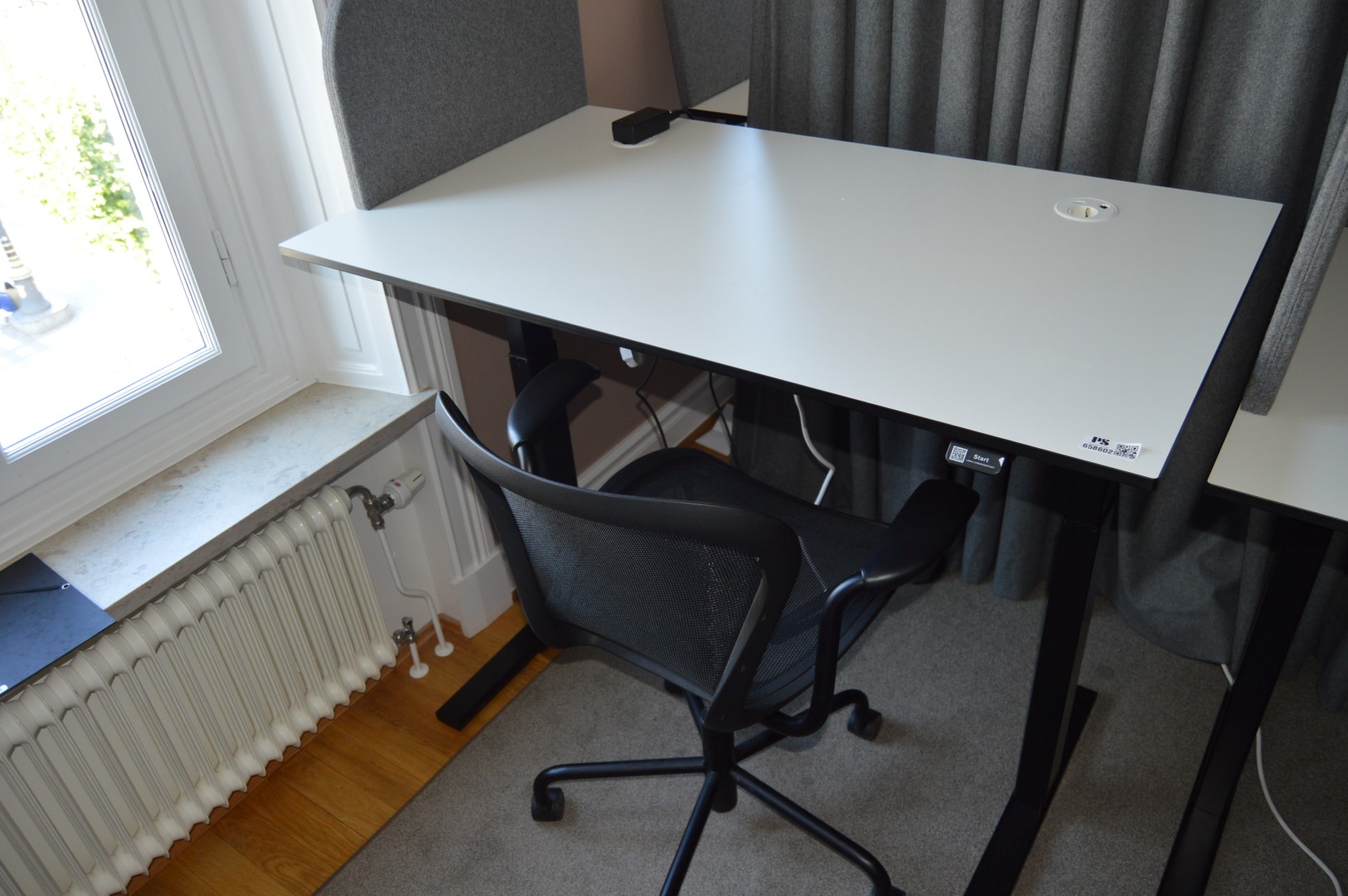 1 st Höjsänkbart skrivbord med stol 120x70 Nätauktioner 1 st Höjsänkbart skrivbord med stol 120x70 Nätauktioner