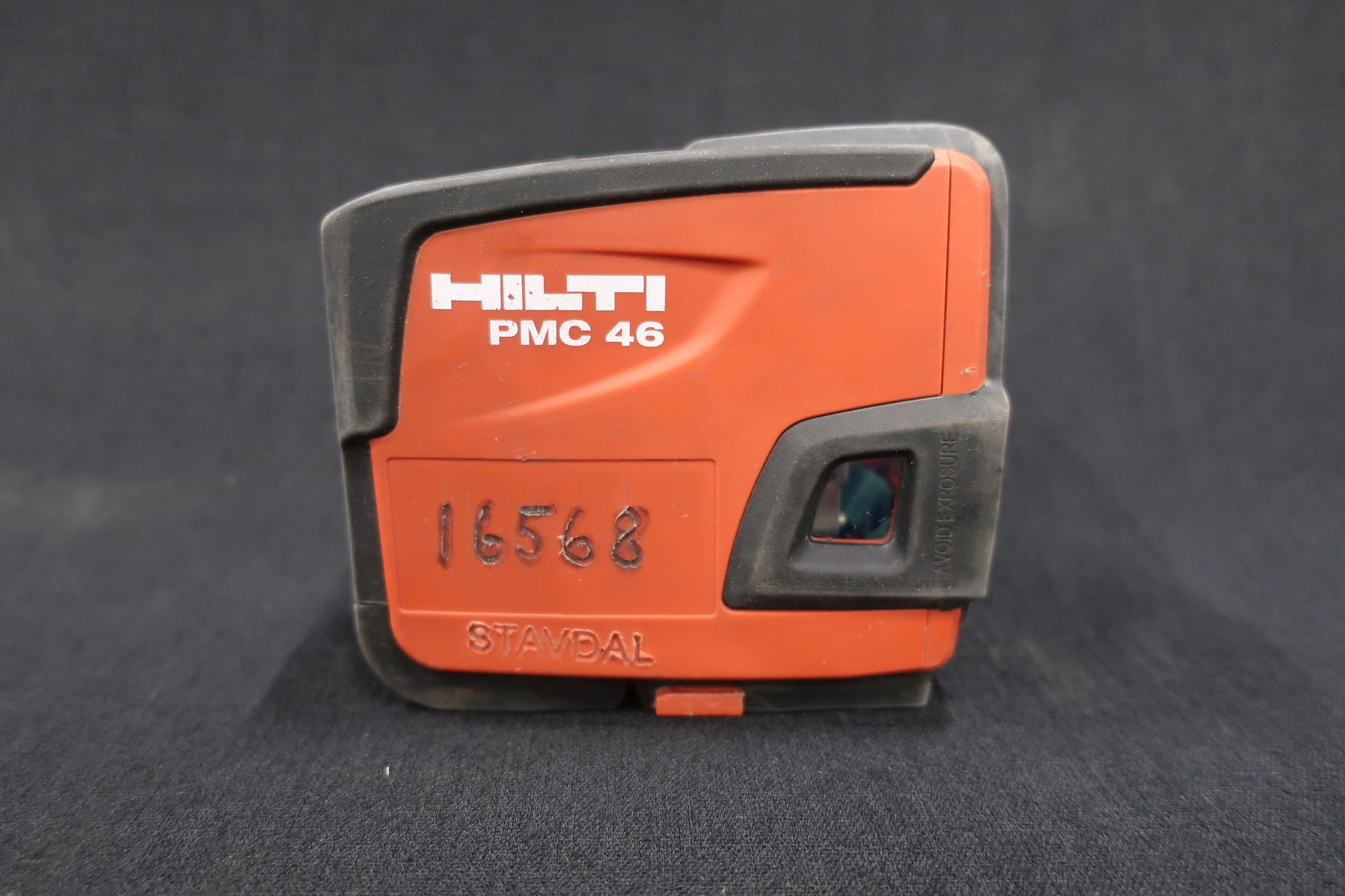 Niveau Laser Hilti PMC 46 – Occasion – Verre Fissuré Mais Fonctionnel