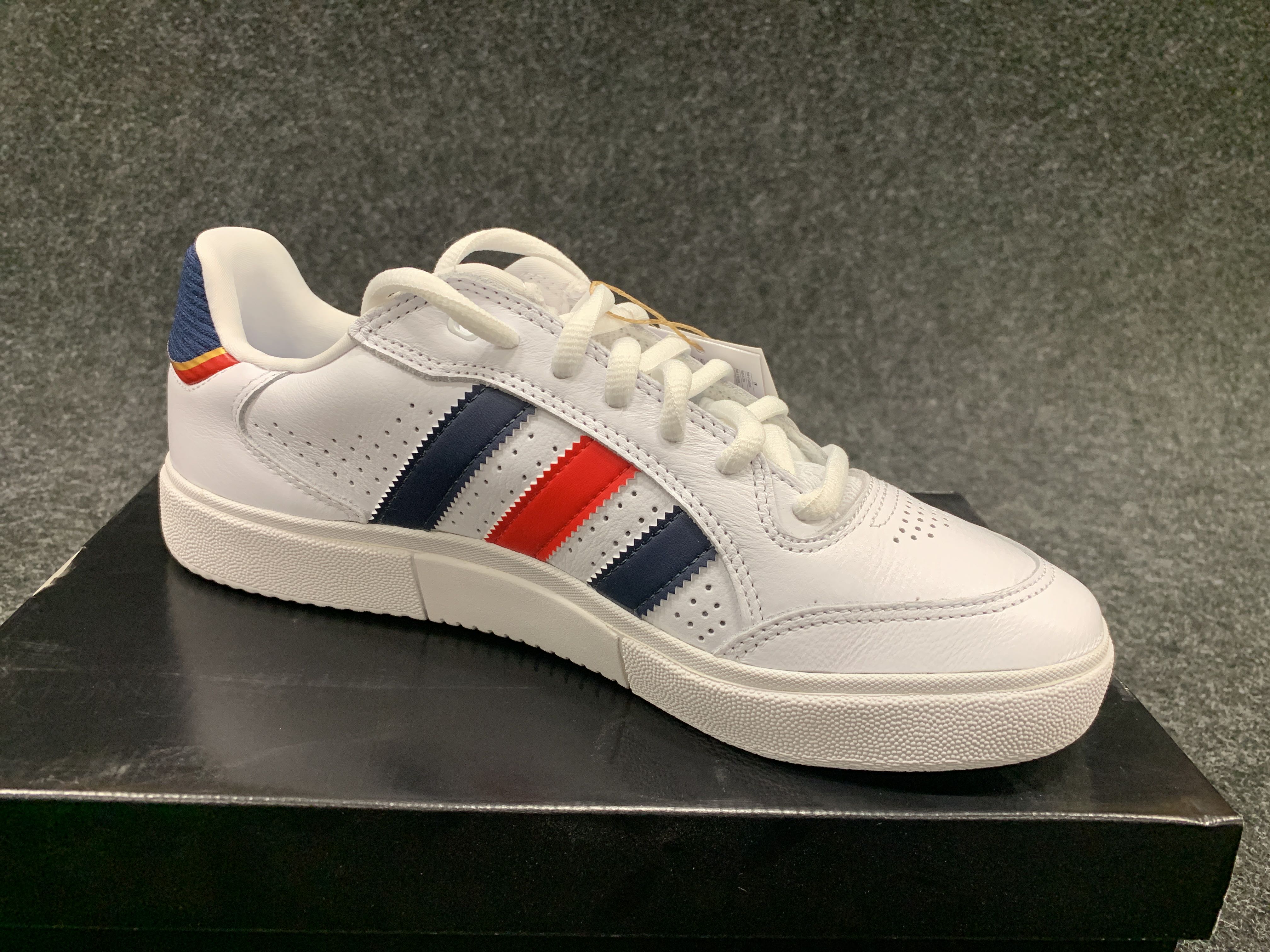 Adidas Tyshawn Low Shoes, Size 44 2/3 - PS Auction - We value the future -  Largest in net auctions