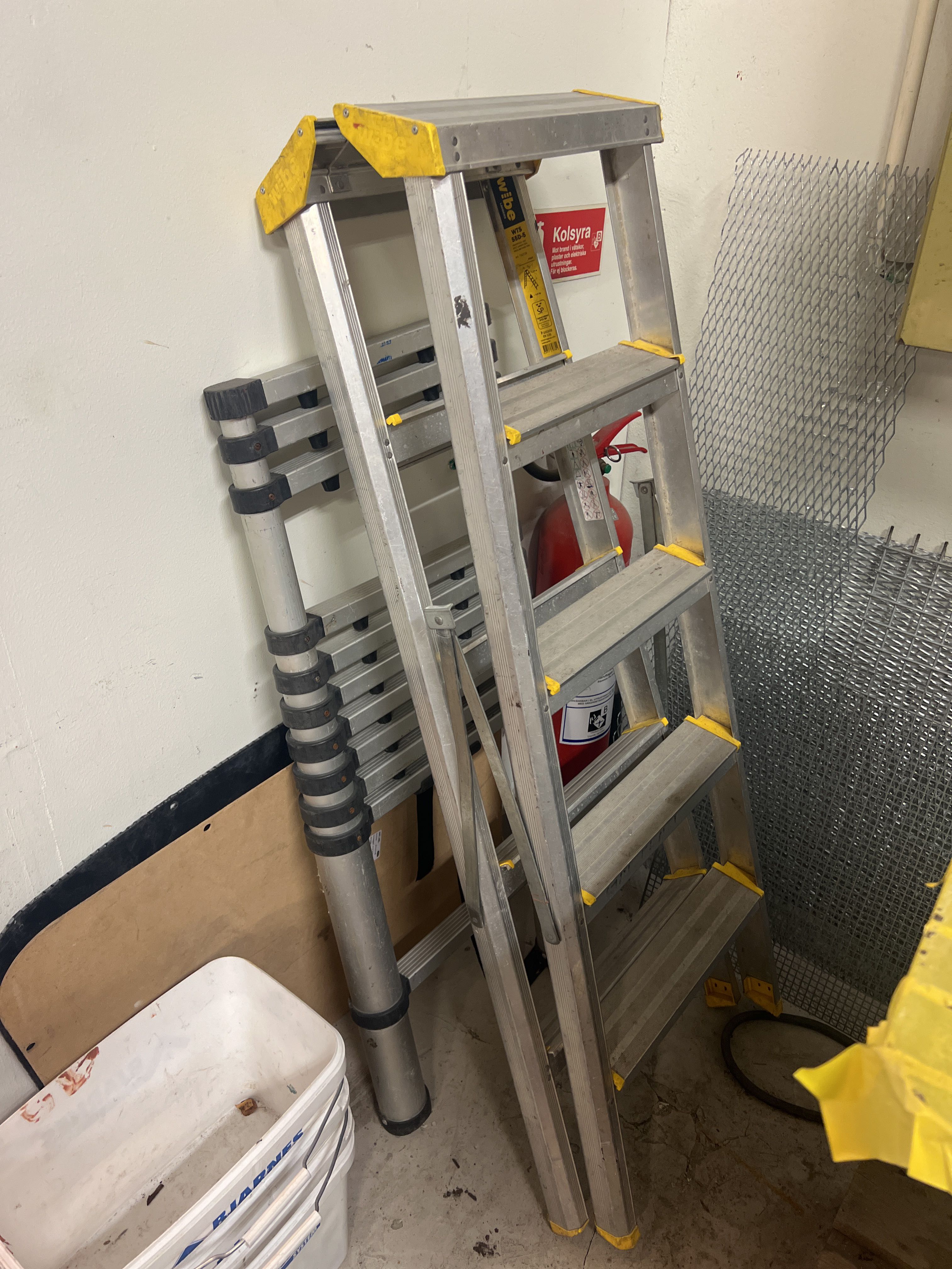 Collection of ladders and step stools - PS Auction - We value the ...