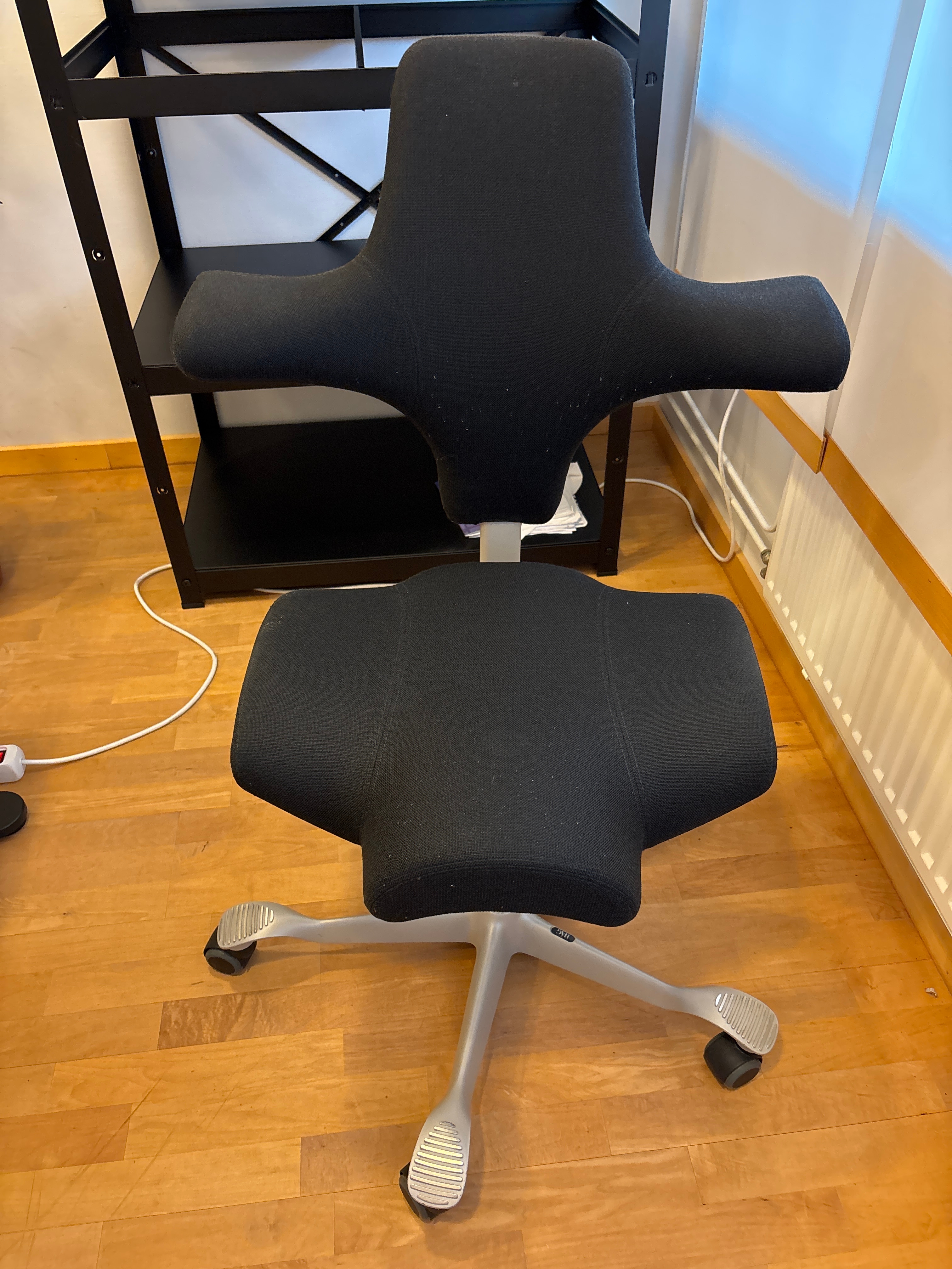 Office furniture, as shown in pictures - PS Auction - We value the ...