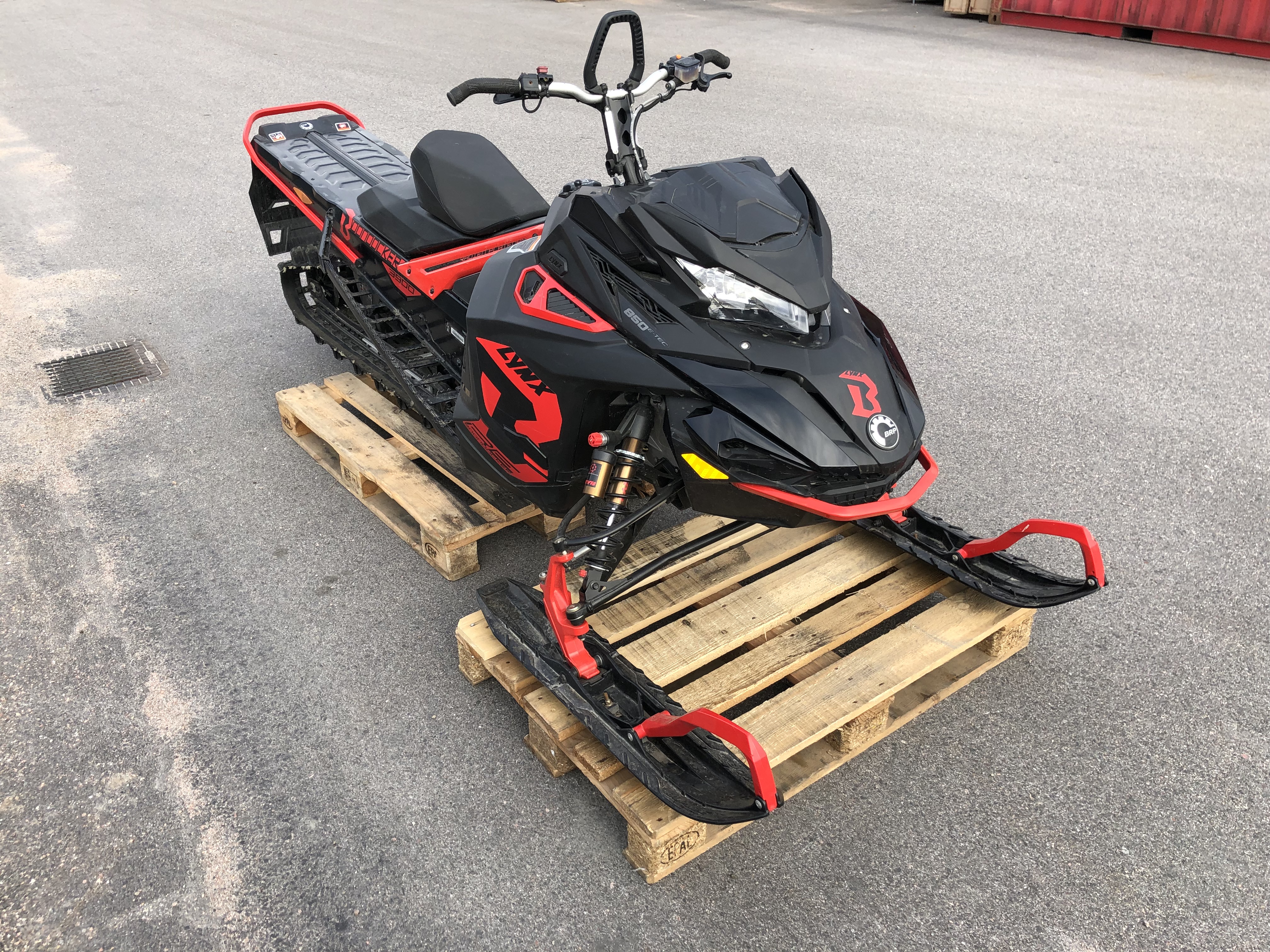 Snowmobile Lynx BOONDOCKER. 3900 RE 850 19 PS Auction We value