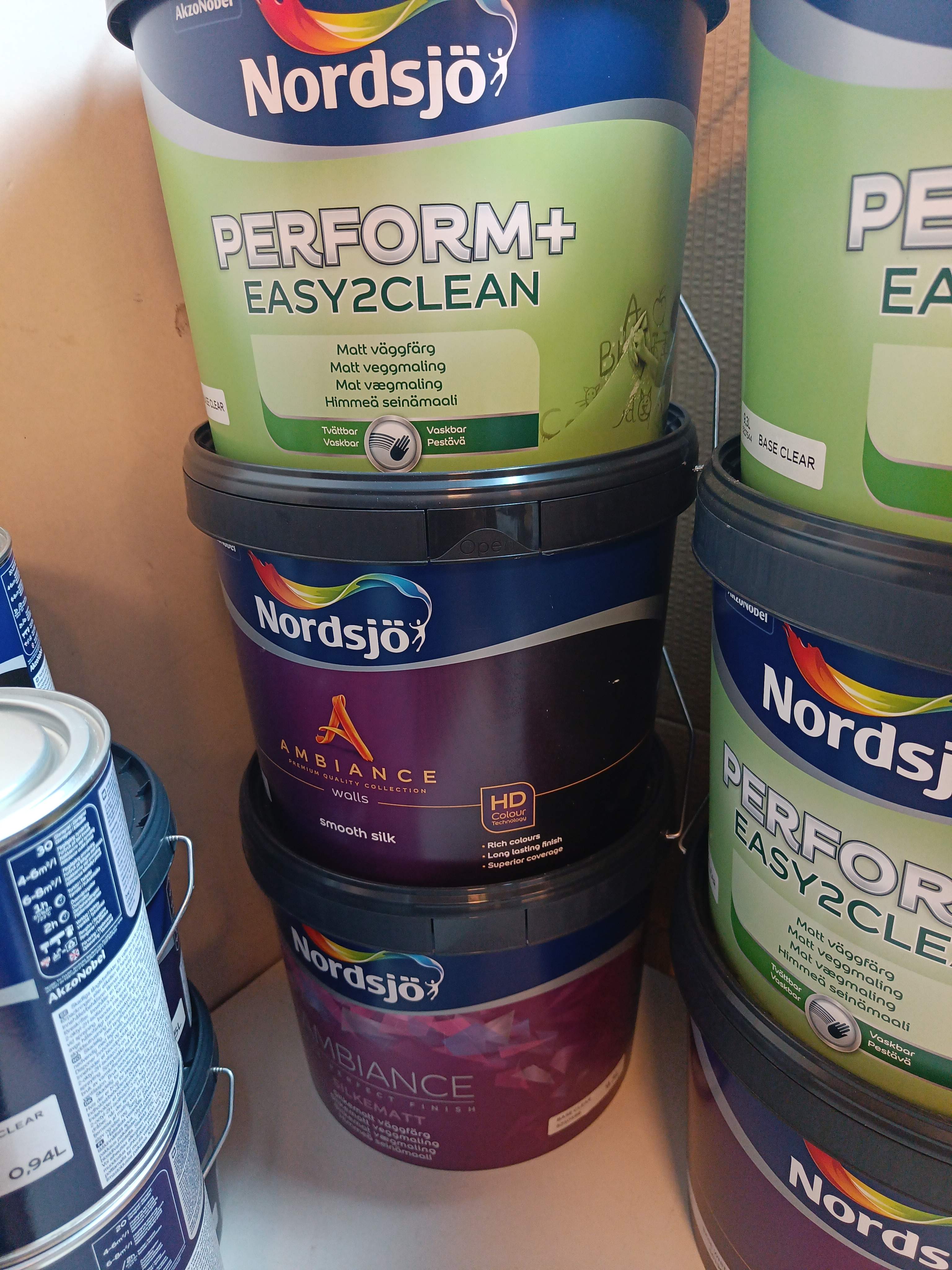 Parti med färg från Nordsjö - Auktioner online - Nätauktioner ...