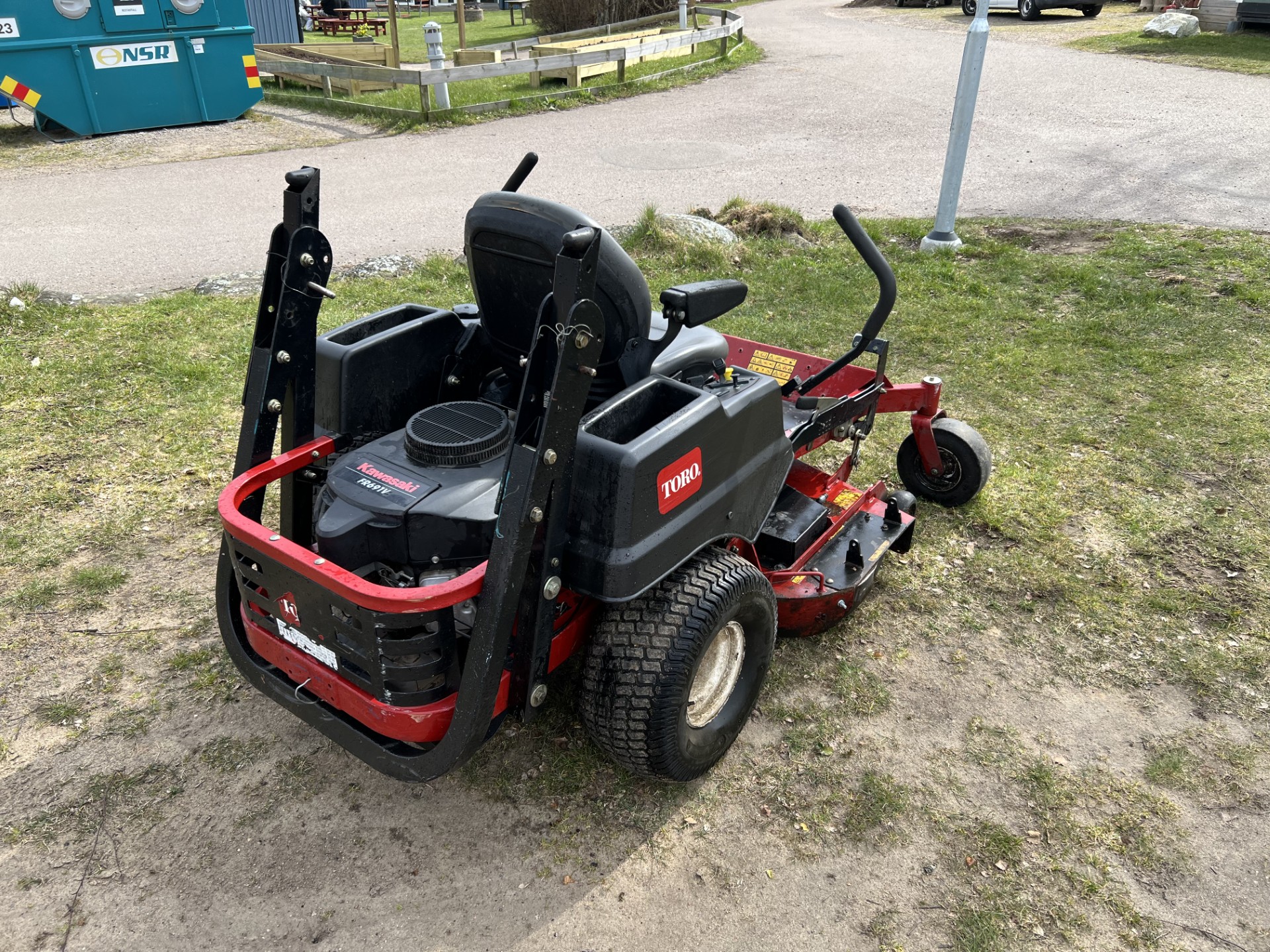Riding lawn mower Toro Titan ZX5420 - PS Auction - We value the