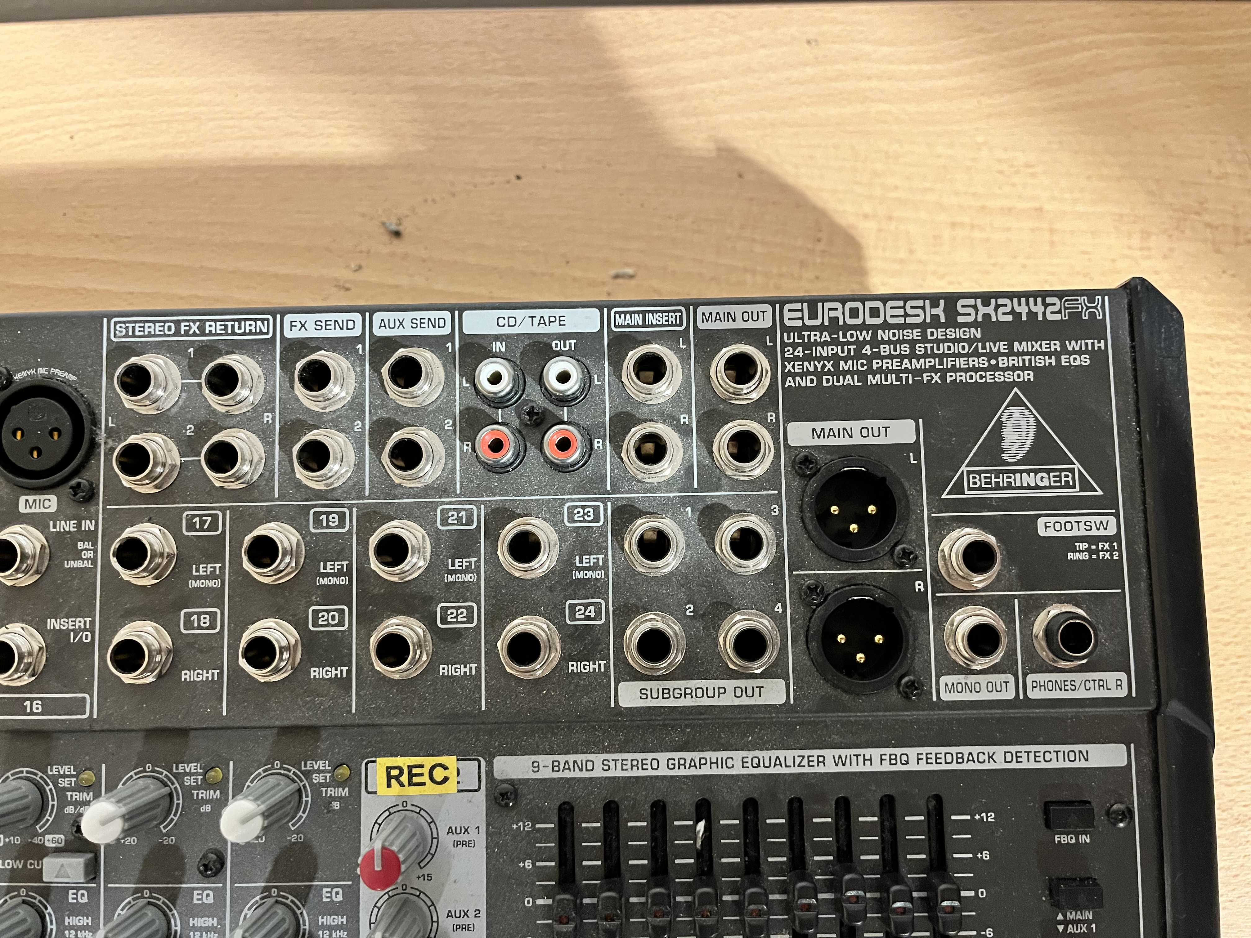 配信機器・PA機器・レコーディング機器 BEHRINGER EURODESK SX2442 FX BEHRINGER SX2442 配信機器・PA機器・レコーディング機器 EURODESK FX