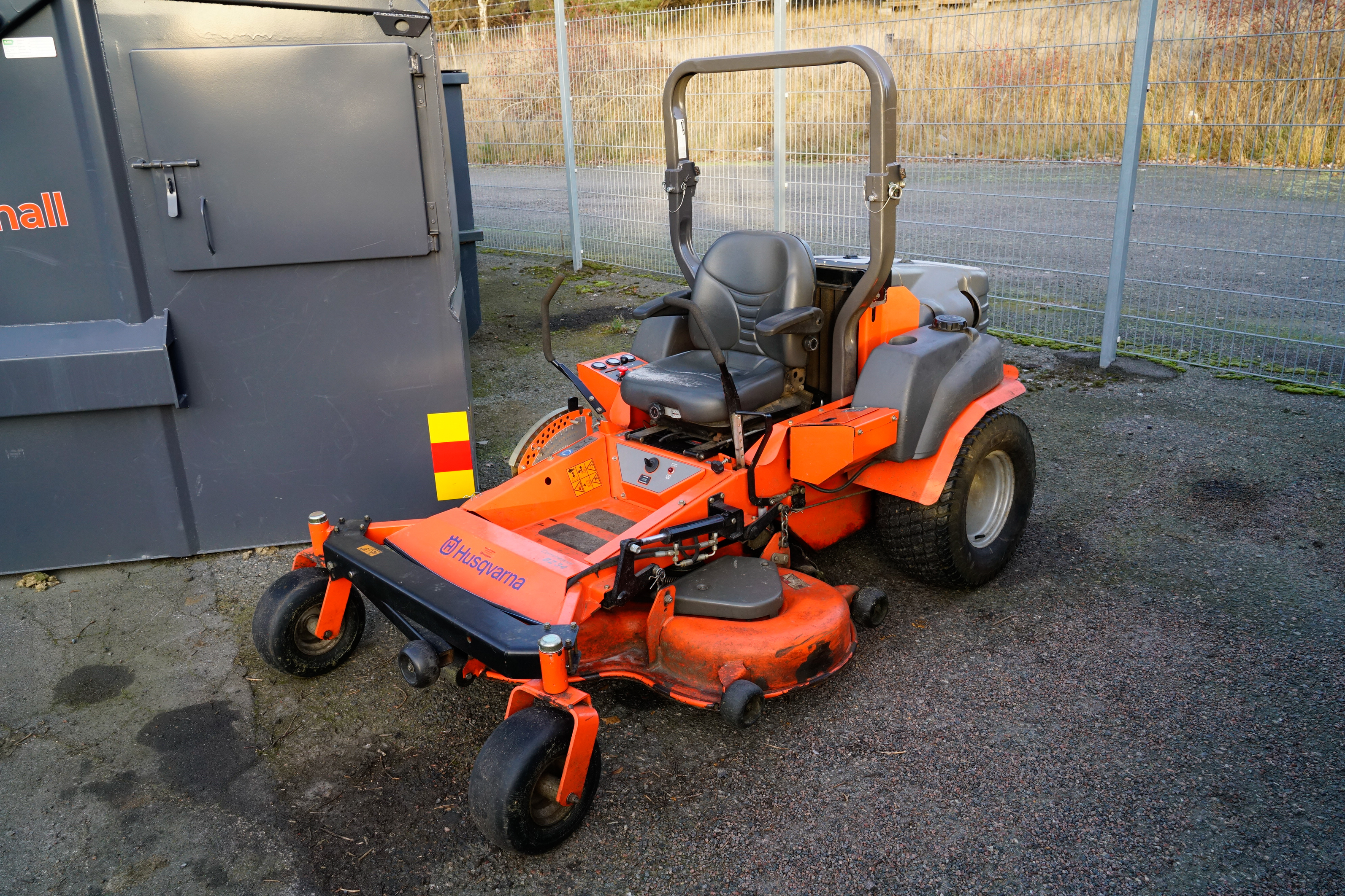 Ｓcherzo3 BOSS Snowrator ZX4 Plow & De-Icer Ride-On w/ Kohler Engine