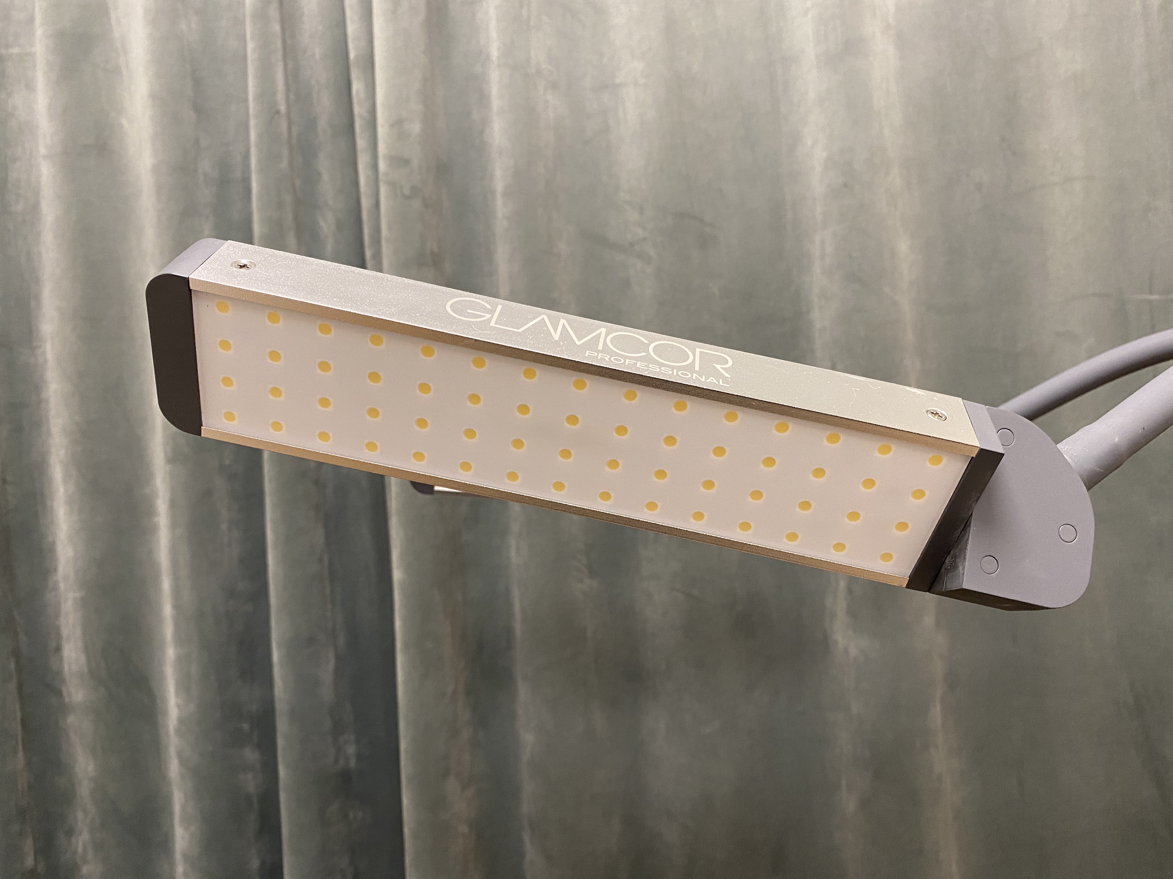 Portable LED lamp - GLAMCOR, Classic Elite 2 - PS Auction - We