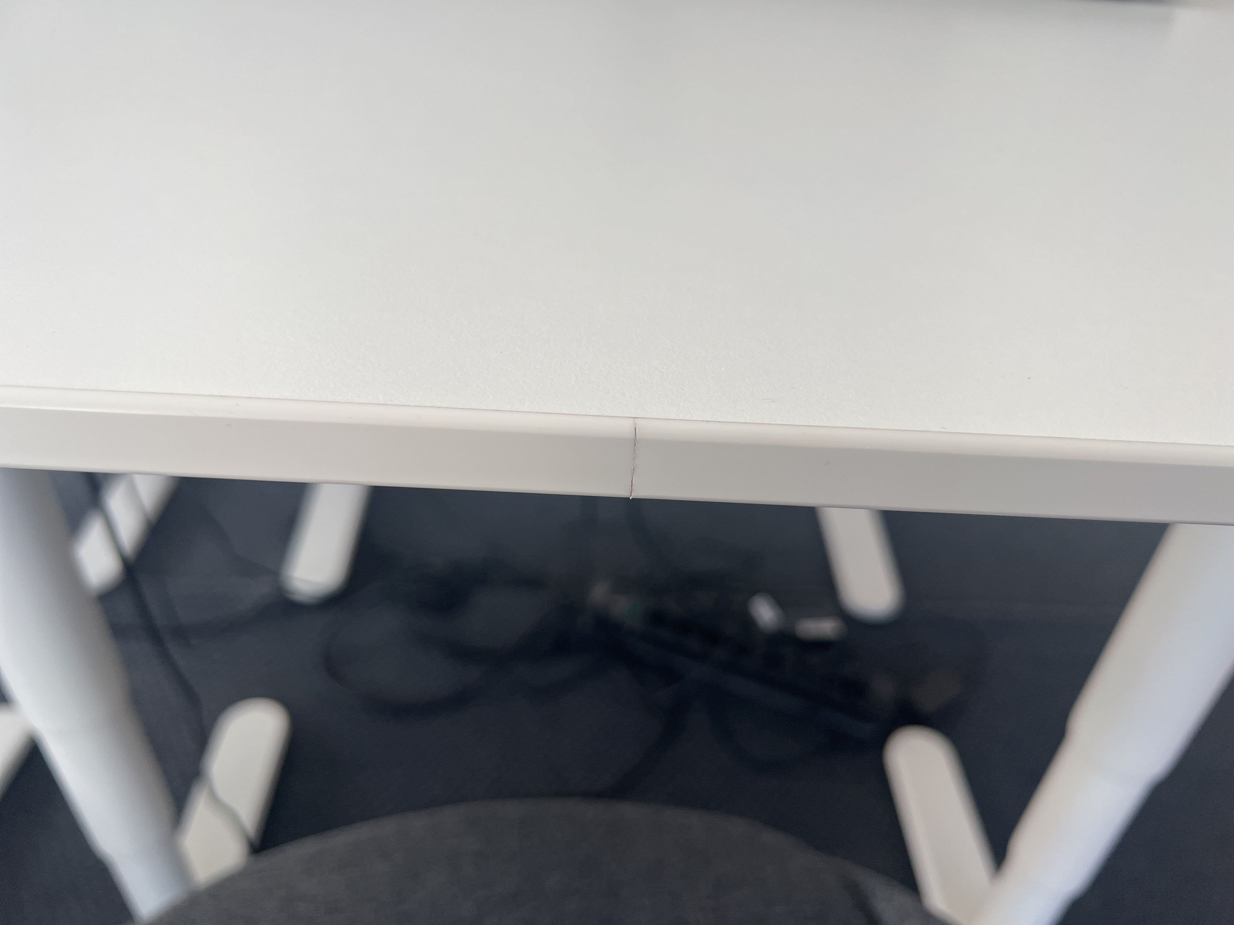 Office workstations 2 desks that can be raised and lowered PS Auction