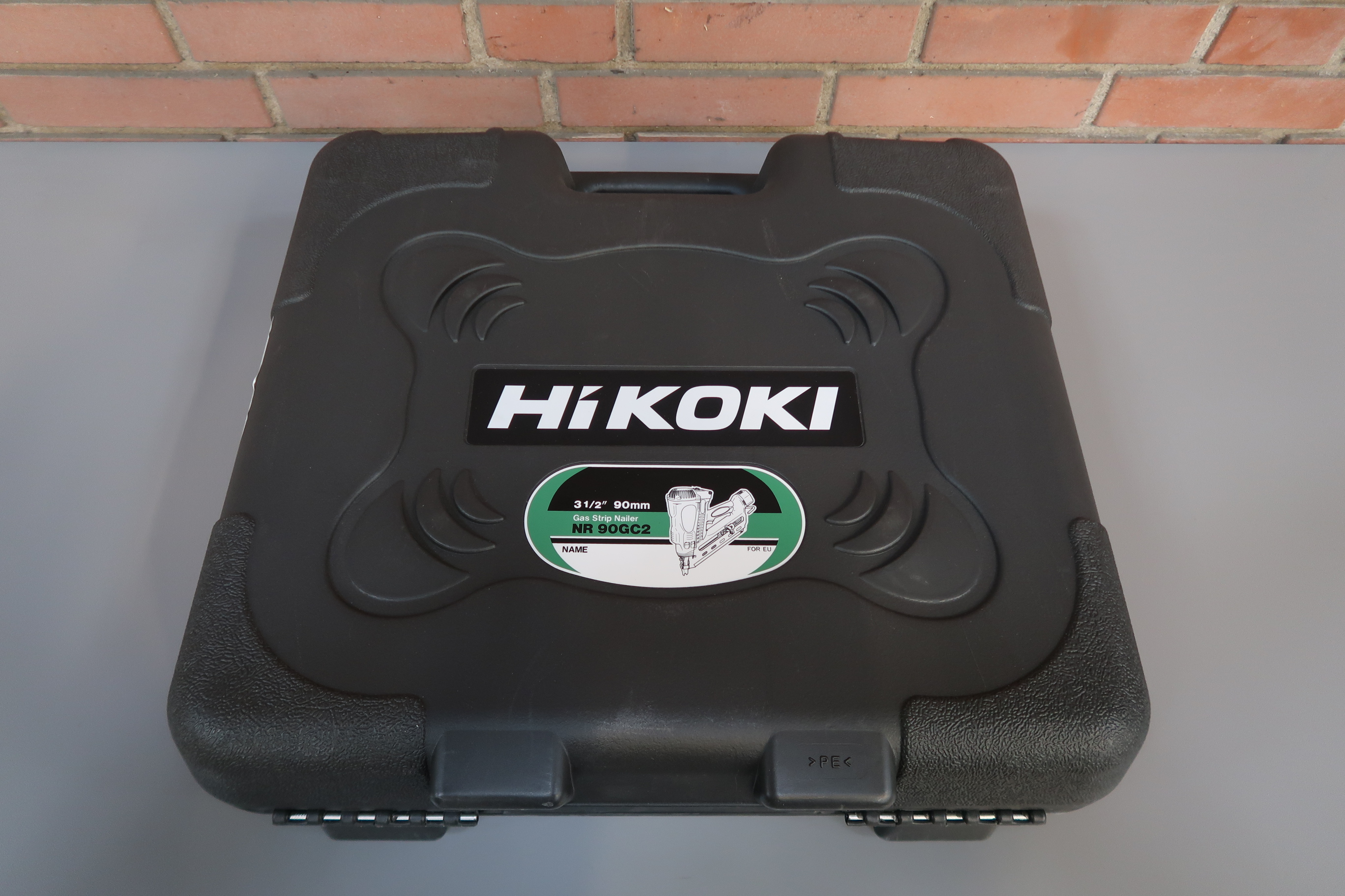 Nail gun HiKOKI NR90GC2 with 1.5Ah batteries and charger PS Auction We value the future Largest in net auctions