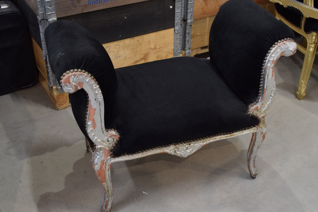 Chair With Armrests Ps Auction We Value The Future