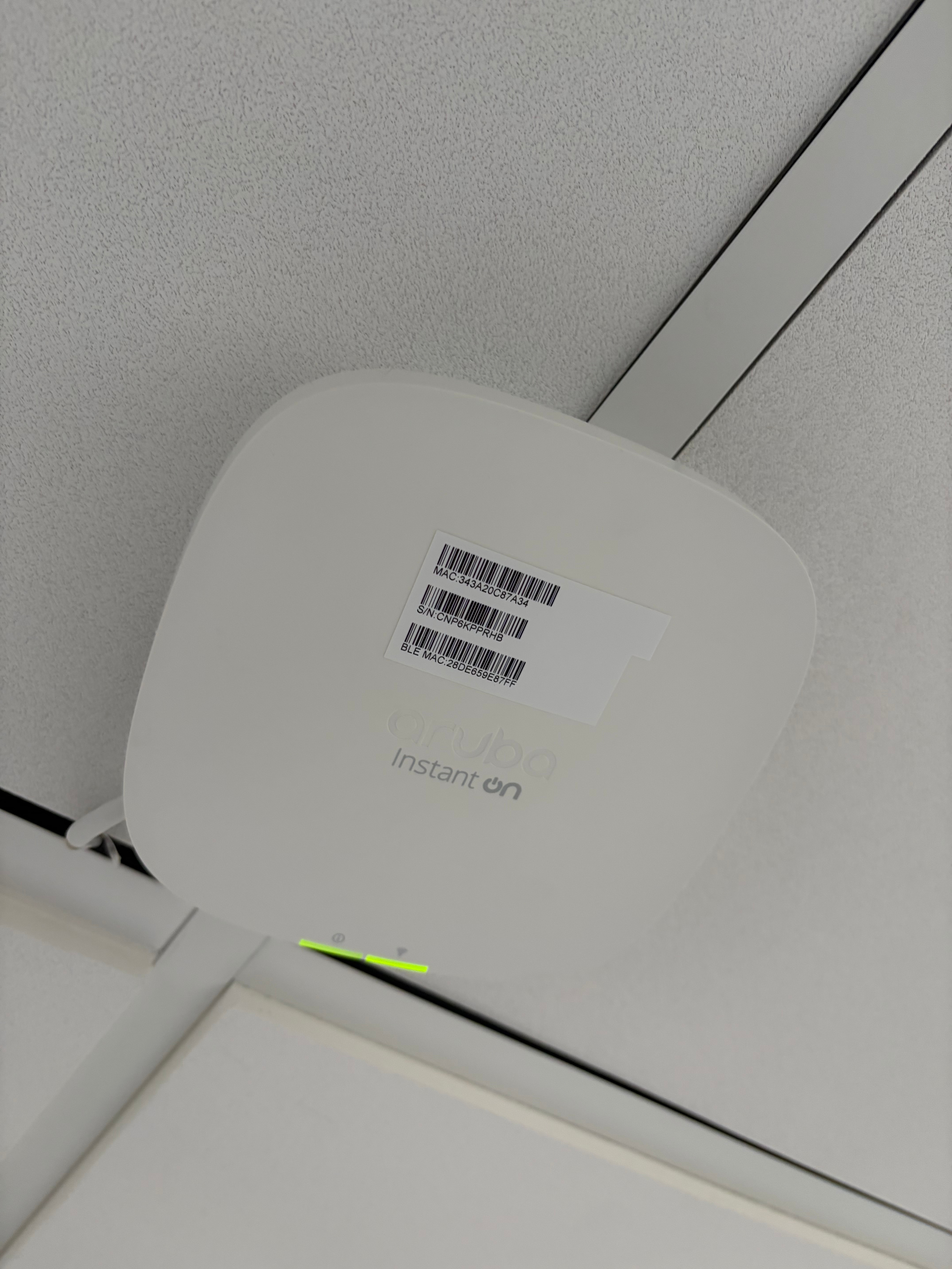 Switch Aruba 1830 med WIFI-extenders 5 st - Auktioner online ...