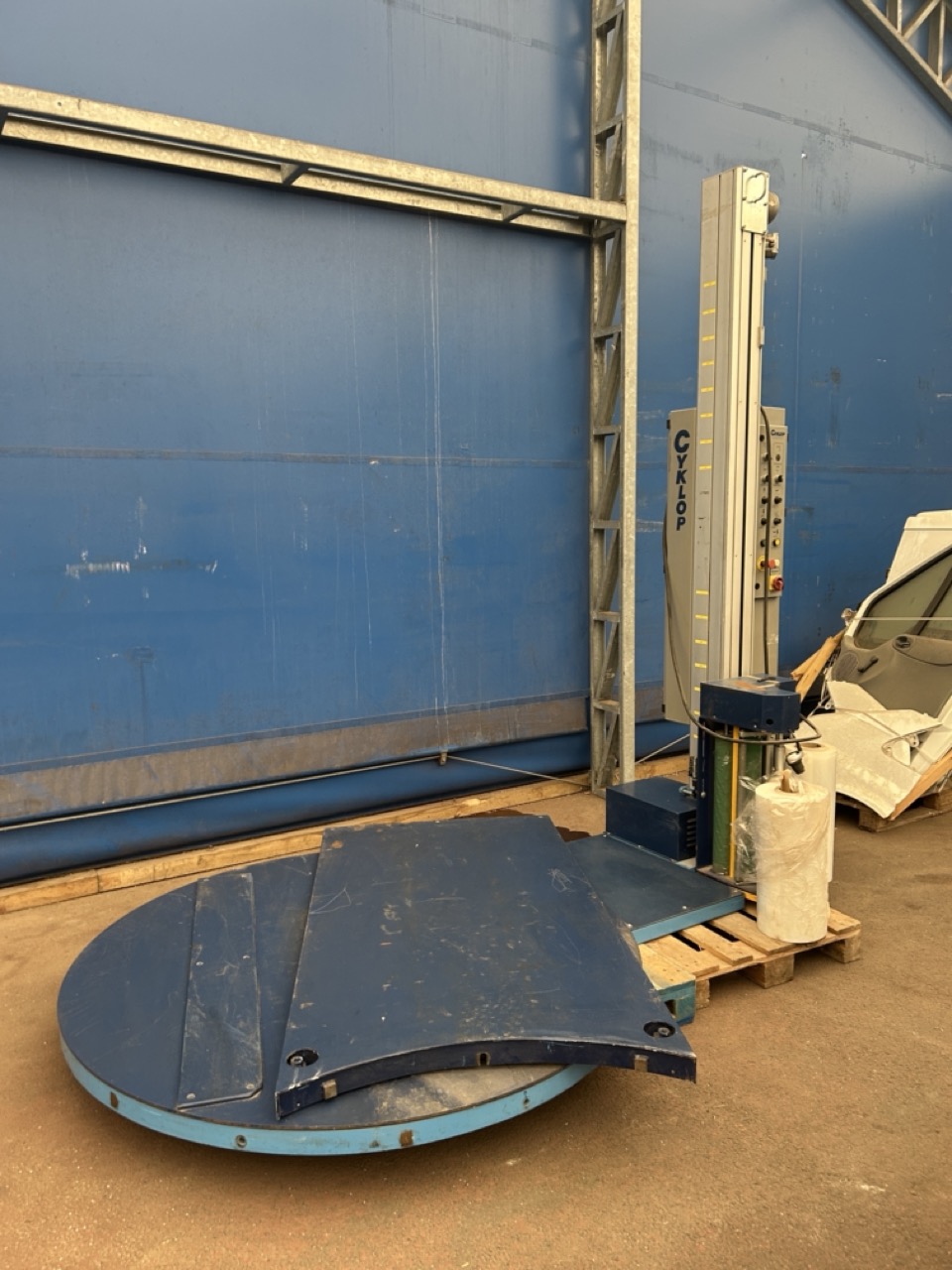 Wrapping Machine Ramp Extension Wrapping machine with ramp - Cyklop GL110/11 - PS Auction - We value ...