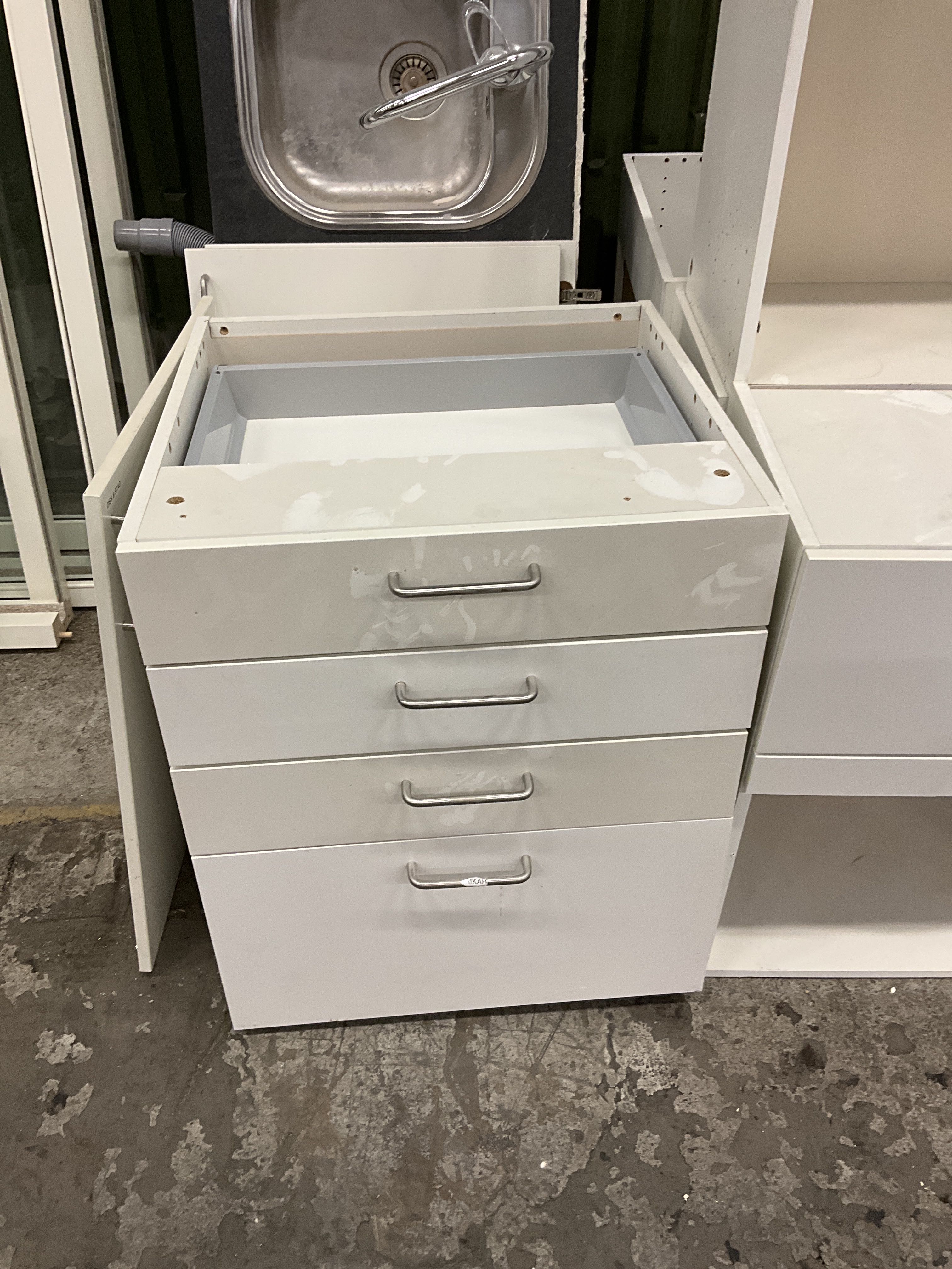 Kitchen cabinet with bench and hob - PS Auction - We value the future ...