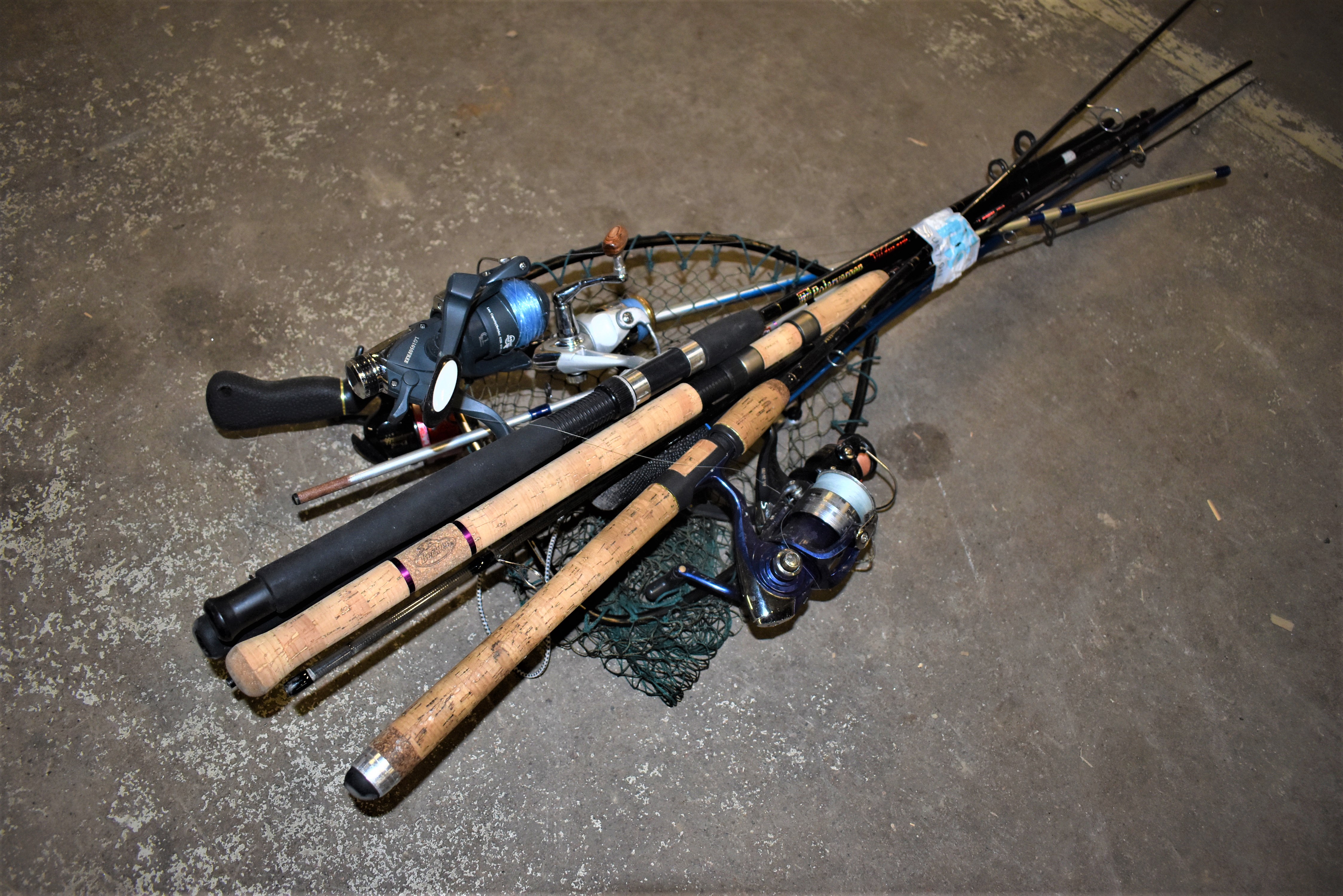 Various fishing rods with accessories - PS Auction - We value the future - Largest in net auctions Various fishing rods with accessories - PS Auction - We value the future - Largest in net auctions