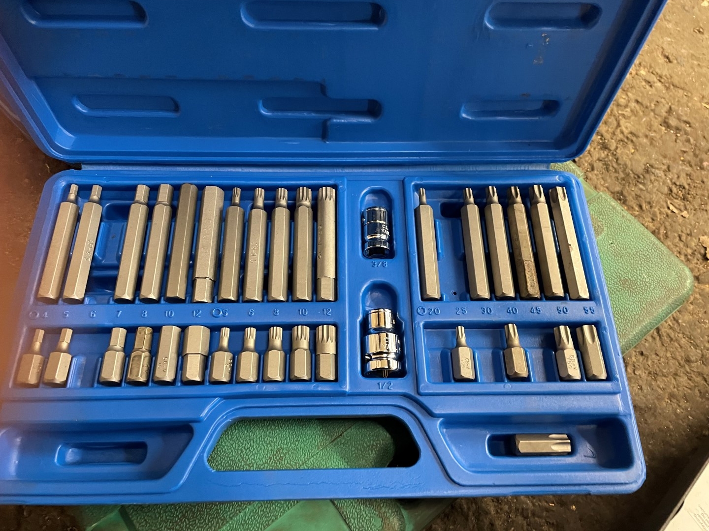 Special tools for king tools, threading tools, bits etc. PS Auction