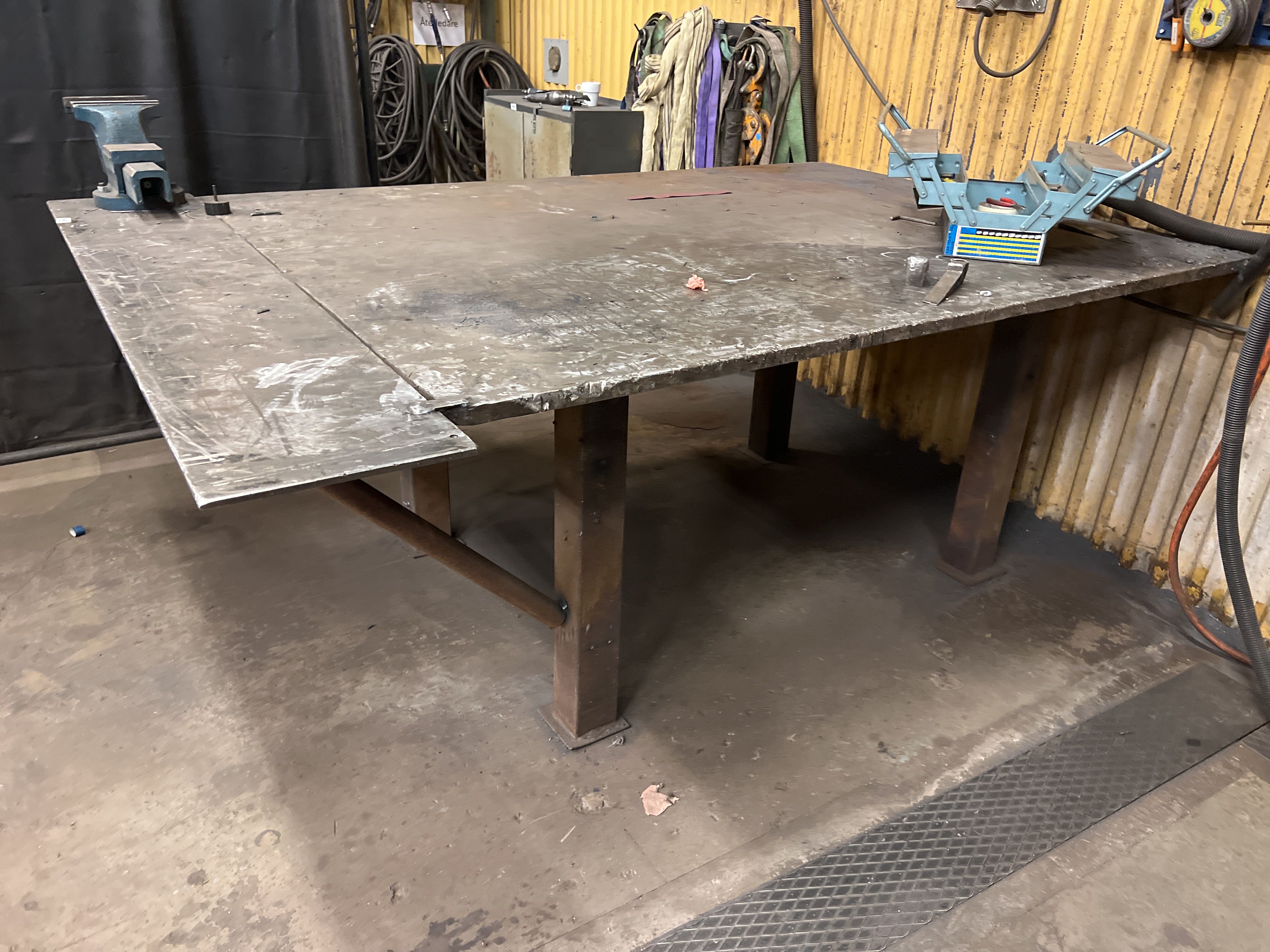 Welding table with vise PS Auction We value the future Largest in