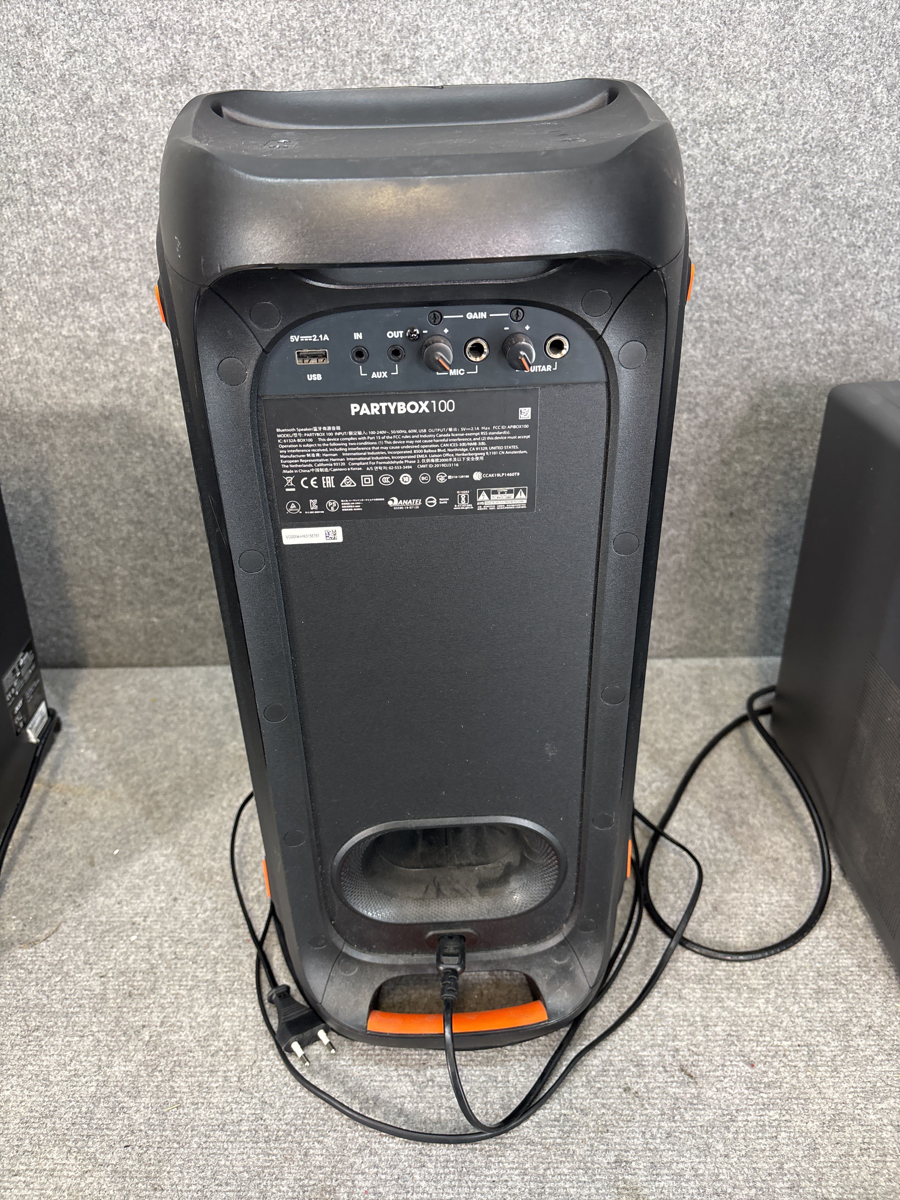 JBL PartyBox 100 中古　傷汚れあり！！ JBL PartyBox 100 Bluetooth Wireless Speaker 160W Rechargeable Mic