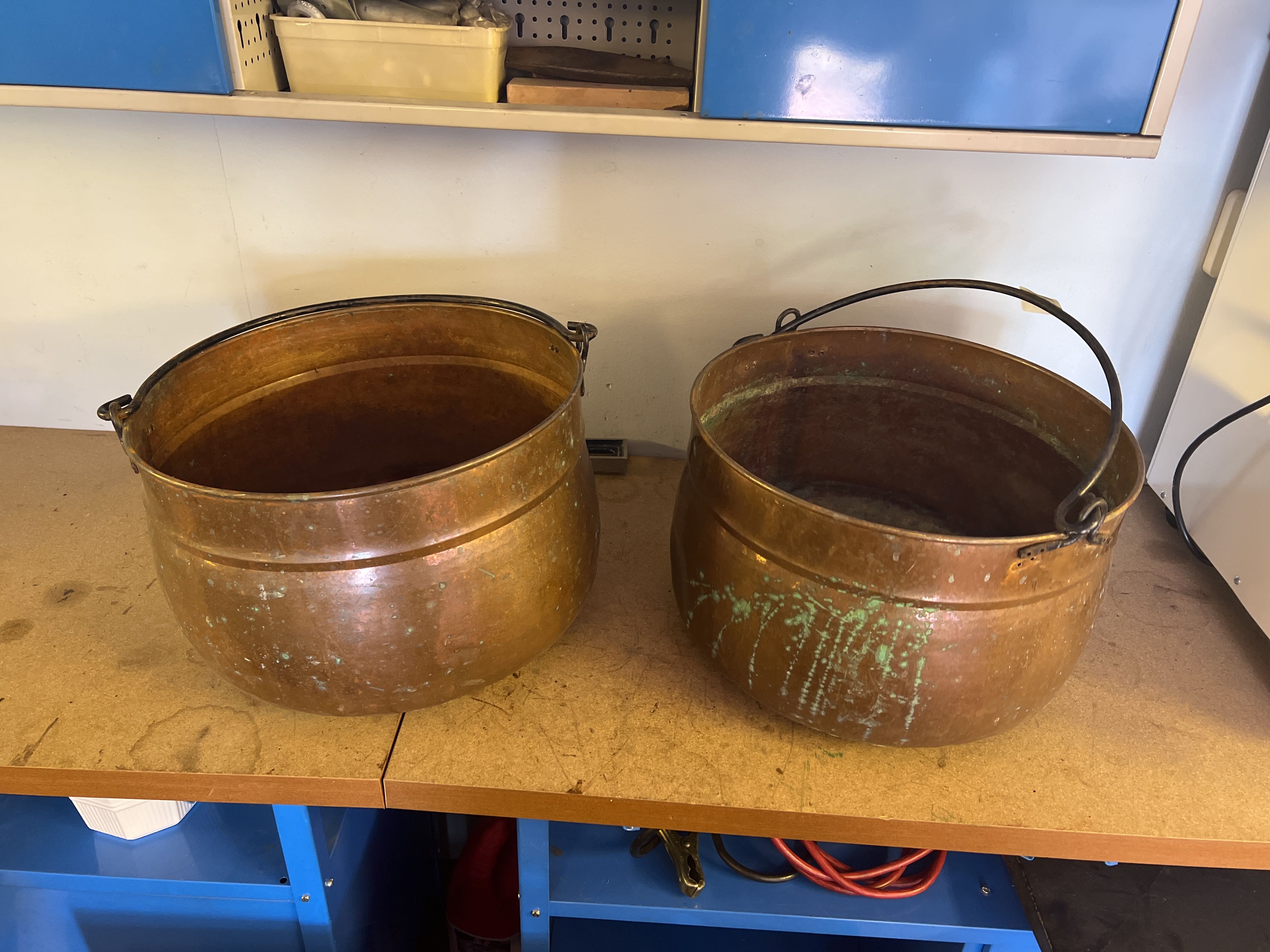 2 copper kettles PS Auction We value the future Largest in net
