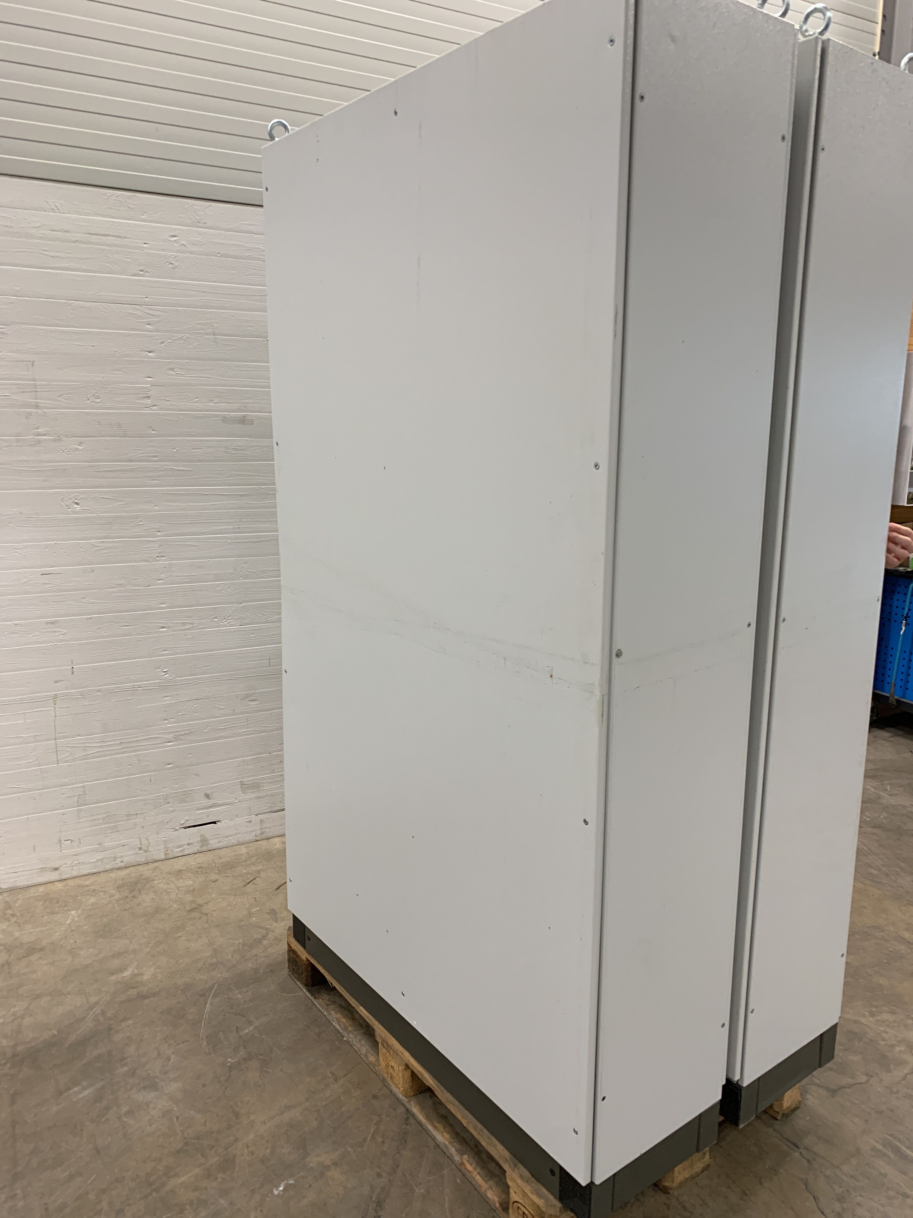 Elcentral / Elskåp 240x40,5x235cm (LxBxH) - Auktioner online ...