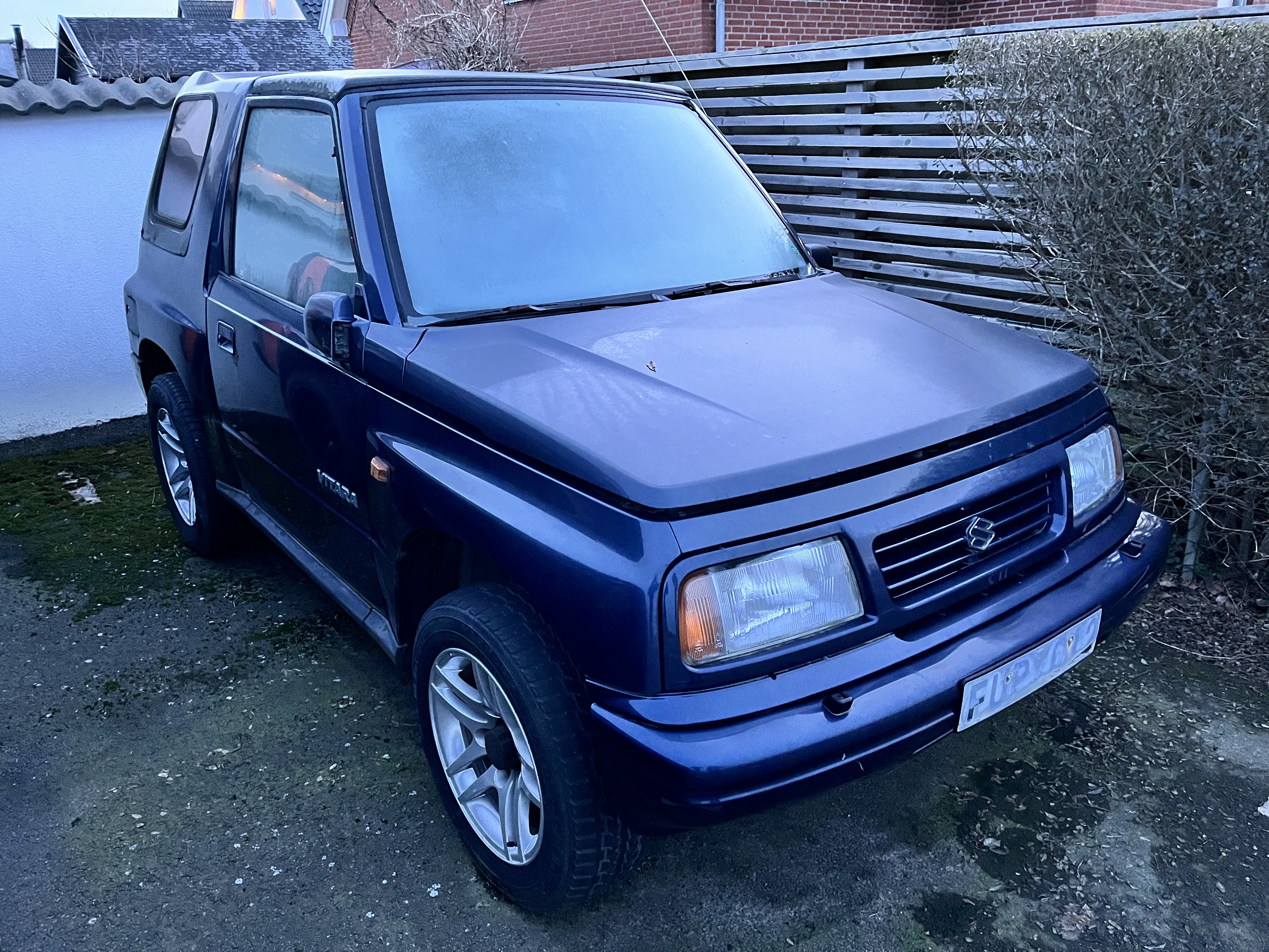 スピカ Suzuki Escudo Cabriolet 1.6 4WD - 1996 - PS Auction - We