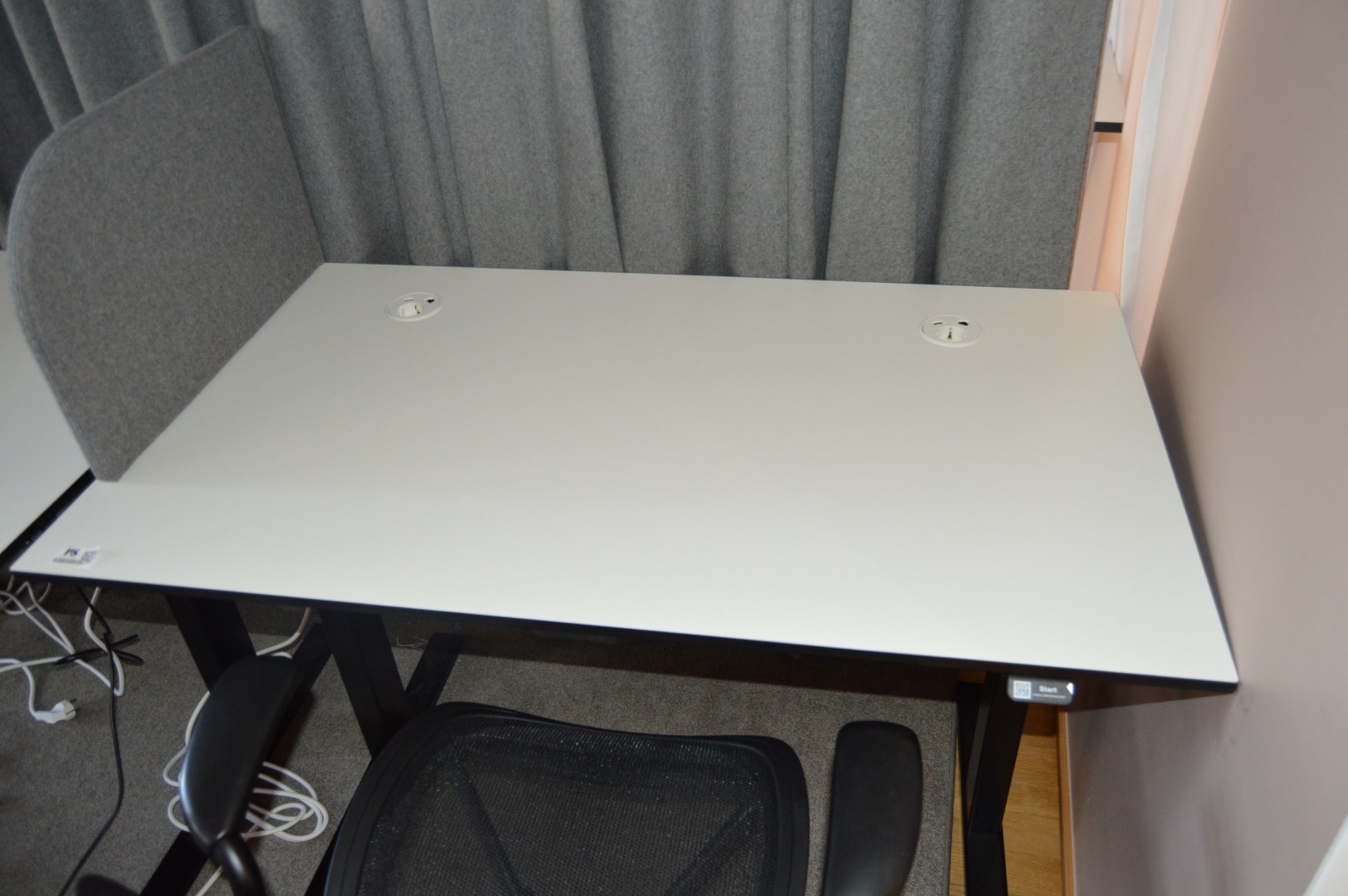 1 st Höjsänkbart skrivbord med stol 120x70 Nätauktioner 1 st Höjsänkbart skrivbord med stol 120x70 Nätauktioner