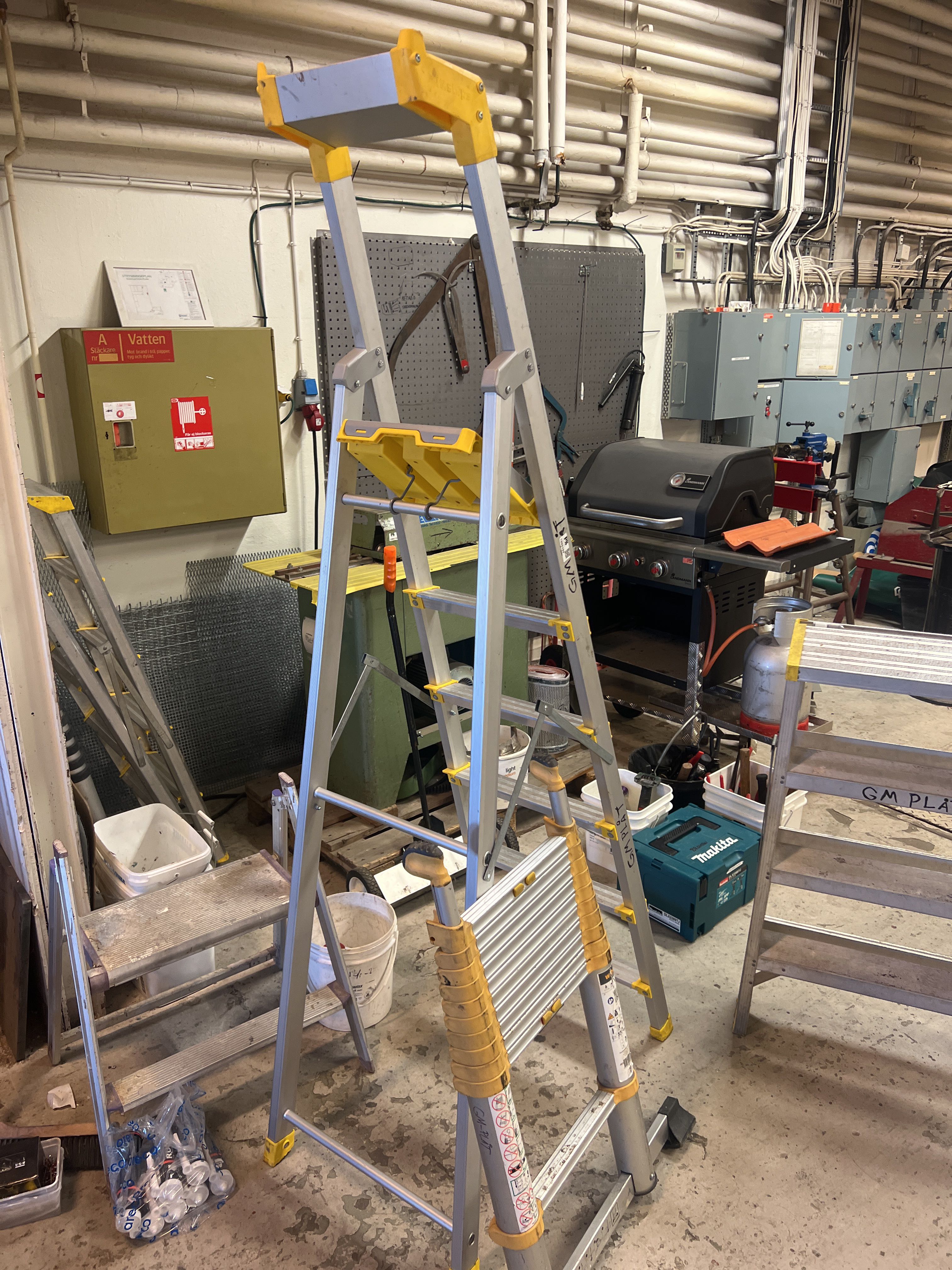 Collection of ladders and step stools - PS Auction - We value the ...