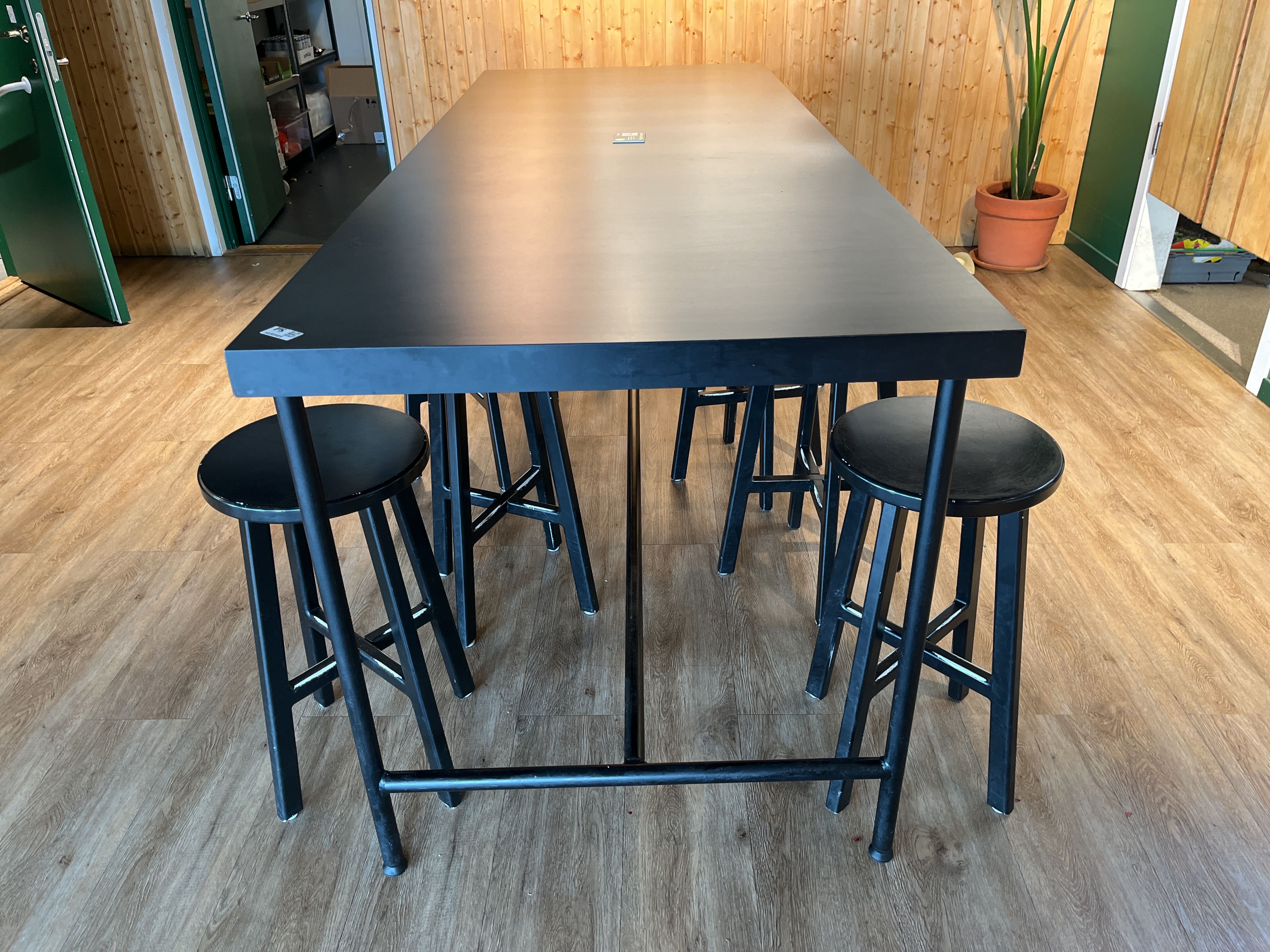 Larger dining table with bar stools PS Auction We value the future