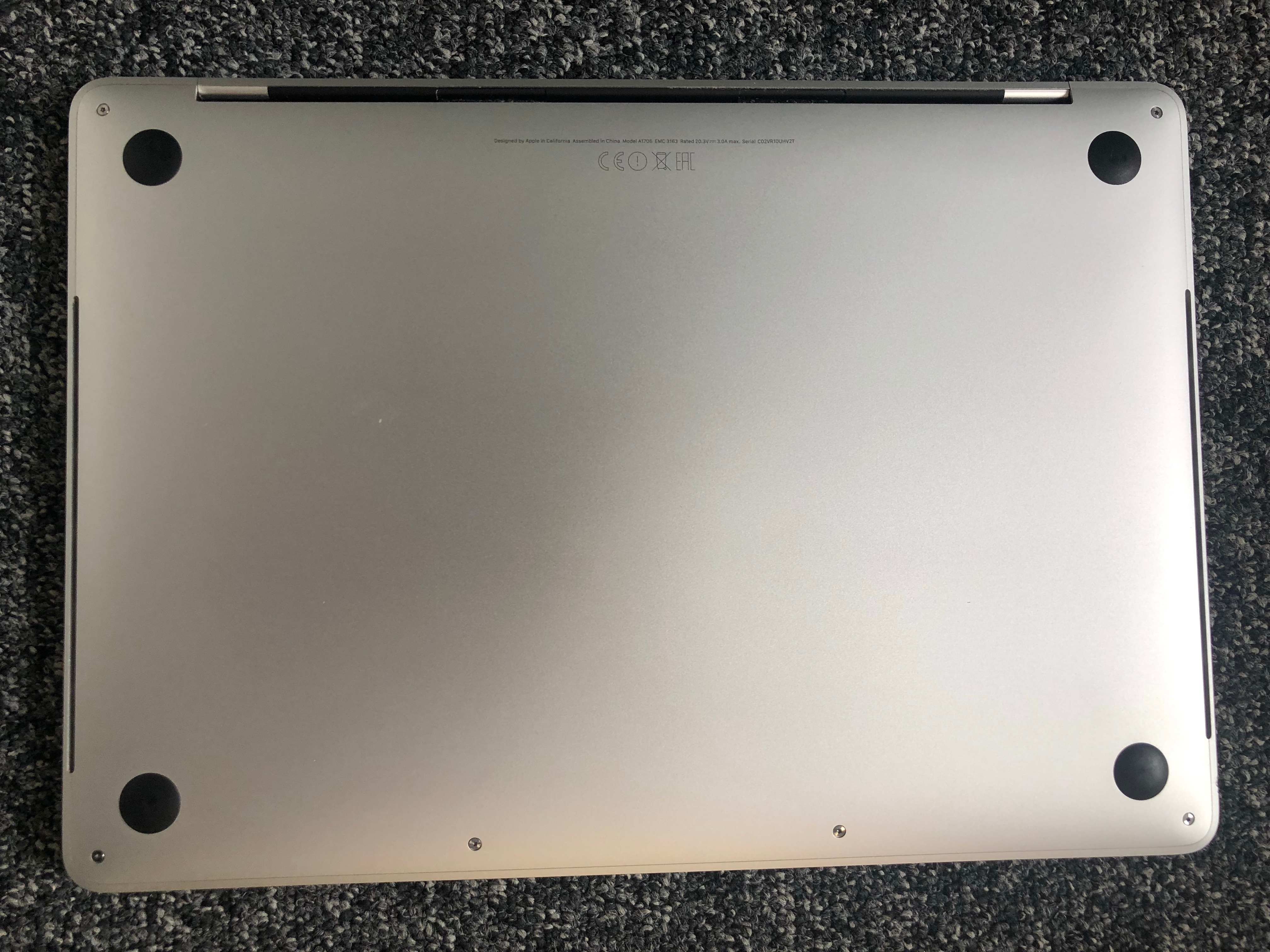 Apple MacBook Pro (2017) with Touch Bar - Silver Core i7 16GB