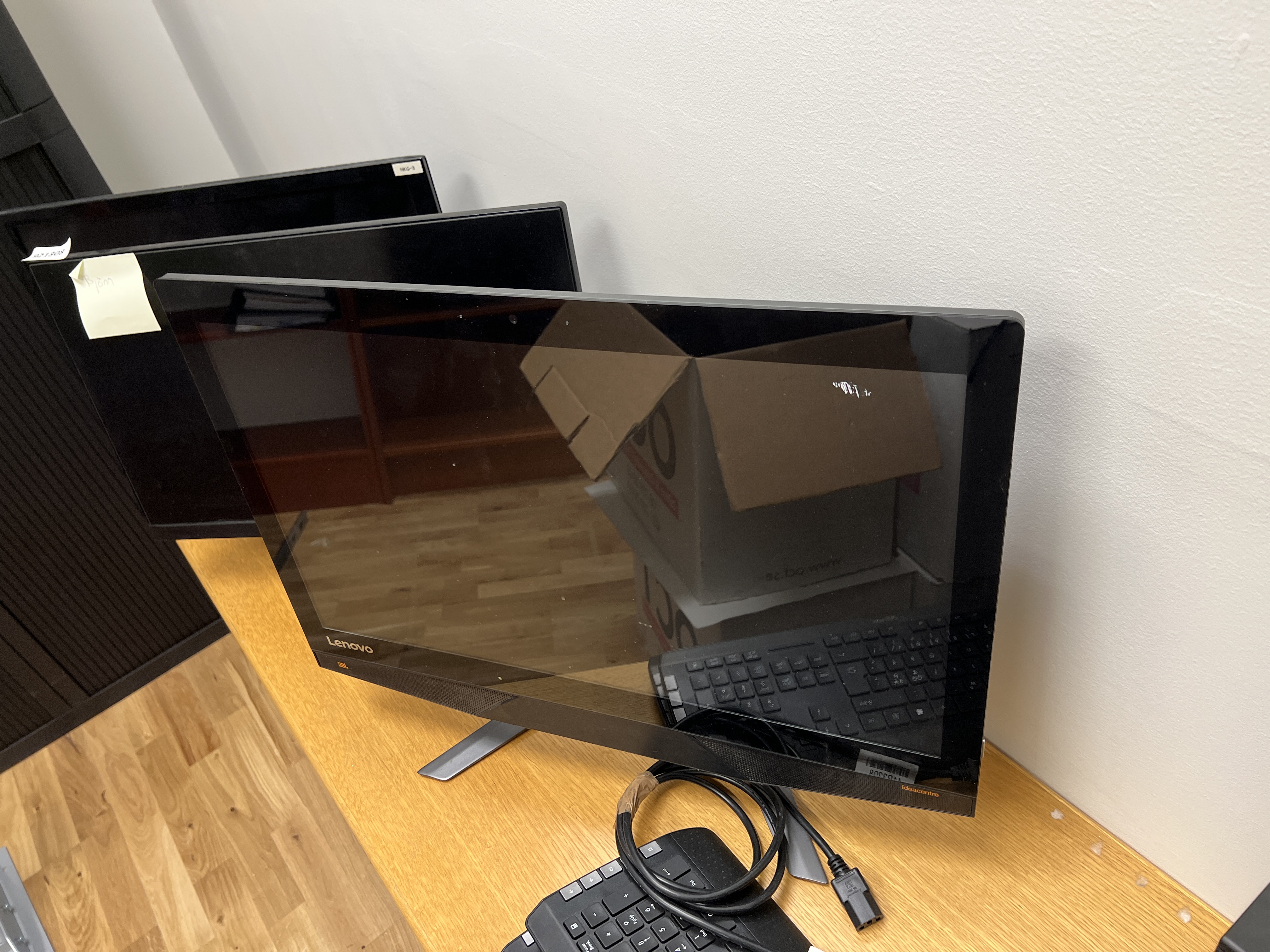 Computer and screen - PS Auction - We value the future - Largest in net ...
