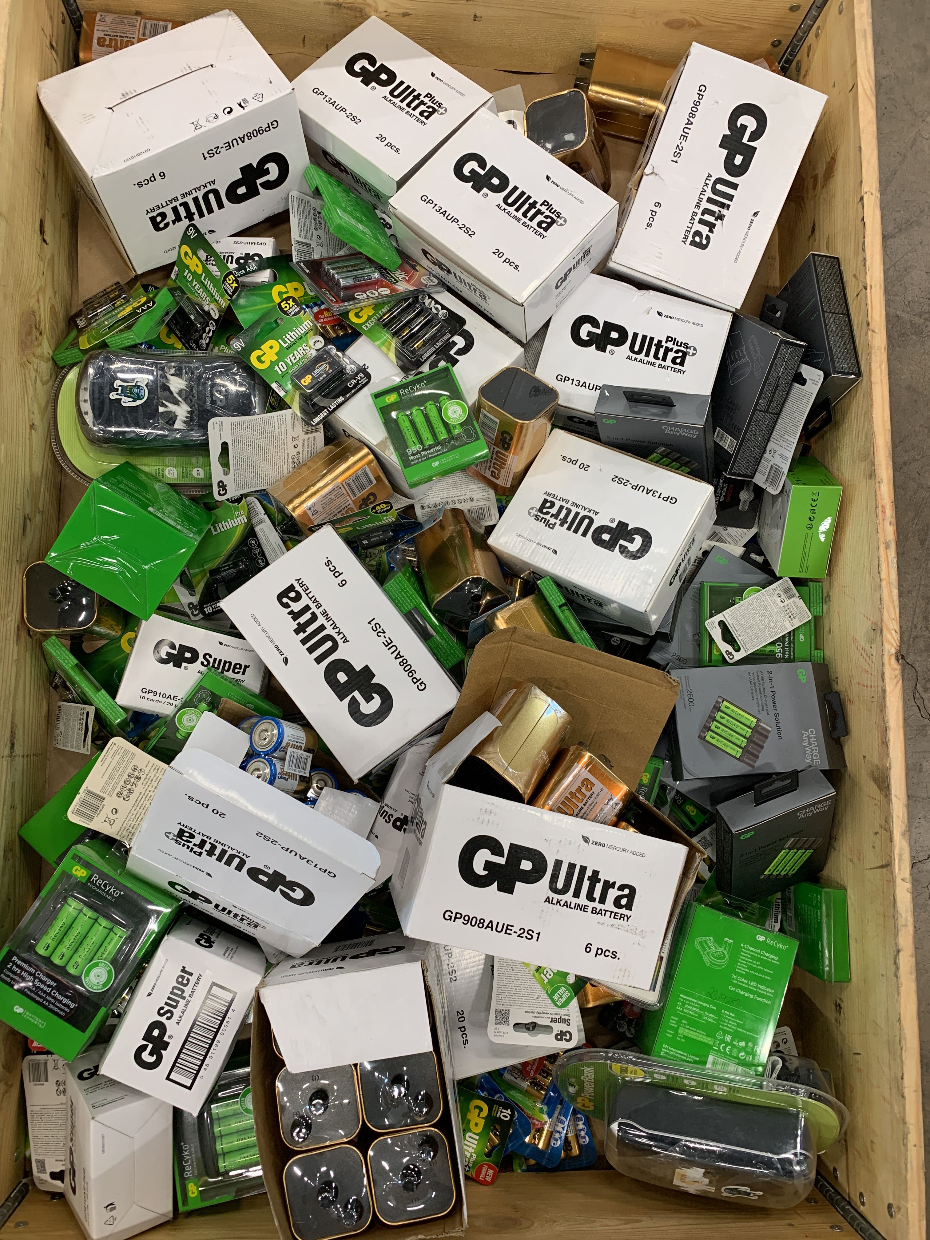 Assortment of batteries - PS Auction - We value the future - Largest in ...