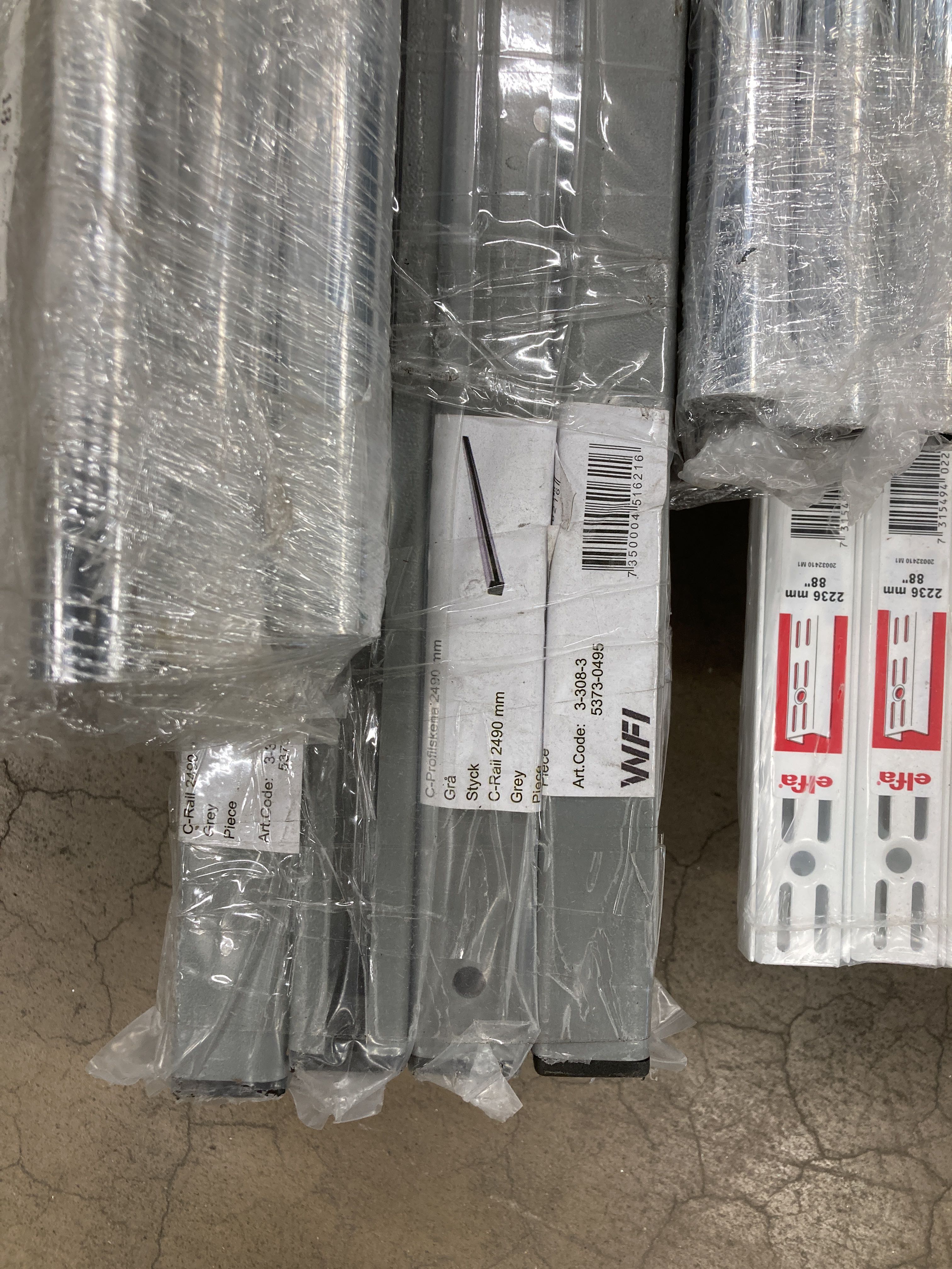 Assortment of pipes and Elfa products PS Auction We value the