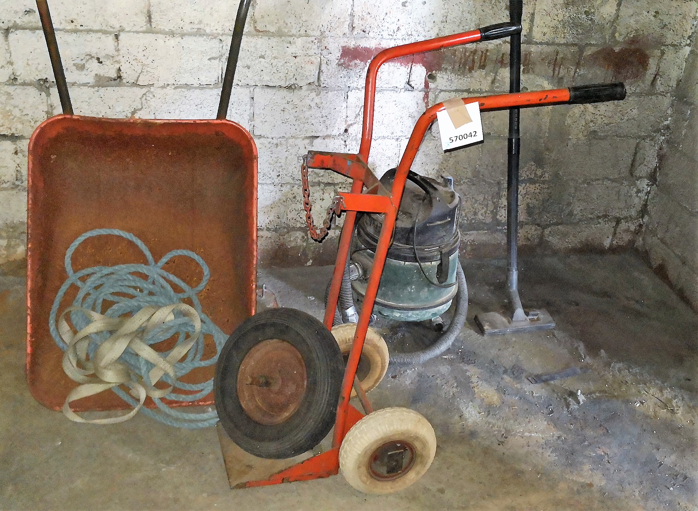 Wheelbarrow, gas wagon and vacuum cleaner PS Auction We value the future Largest in net