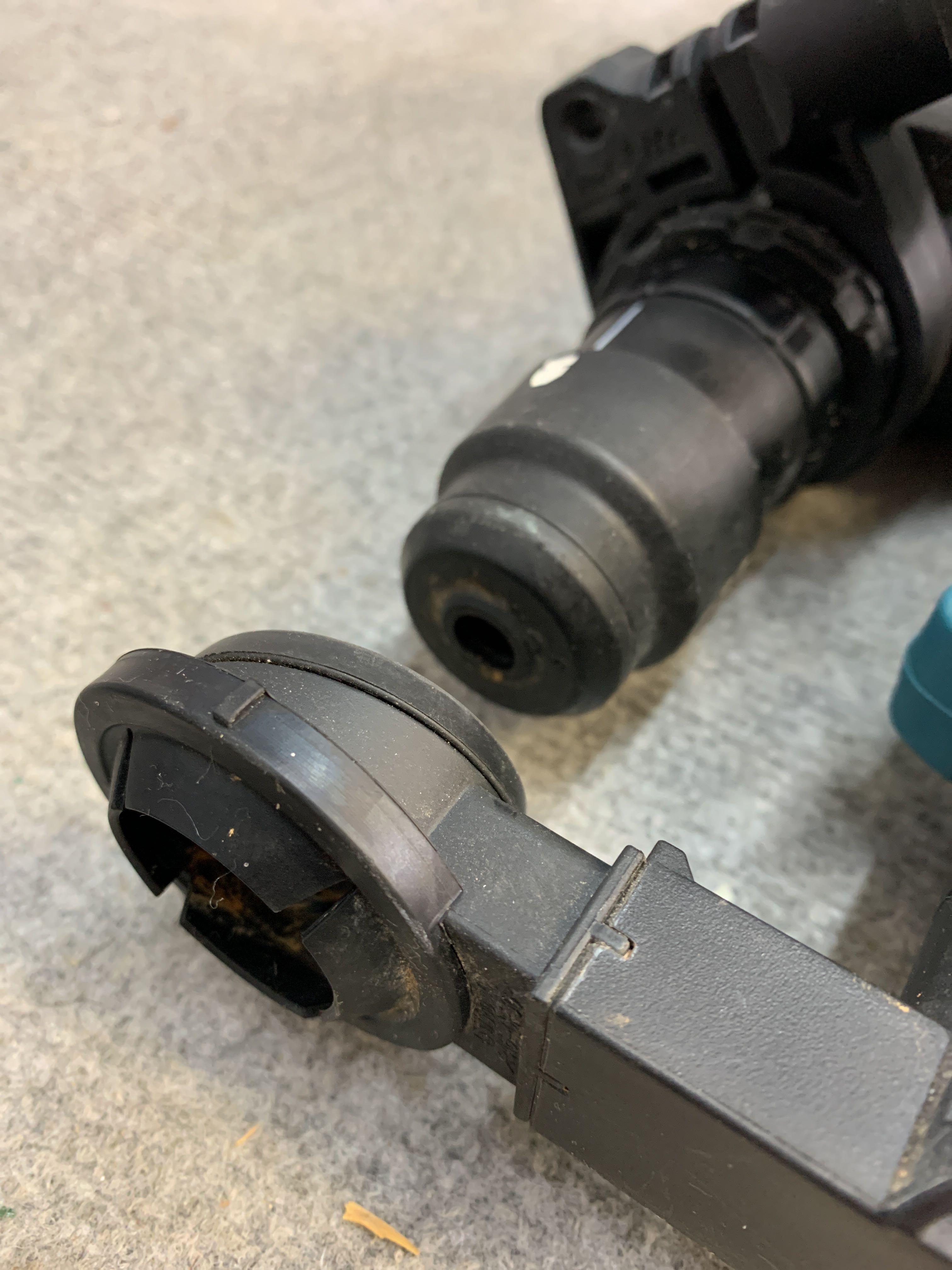 マッカラム Makita combi hammer DHR234 with filter additive DX07 - PS Auction