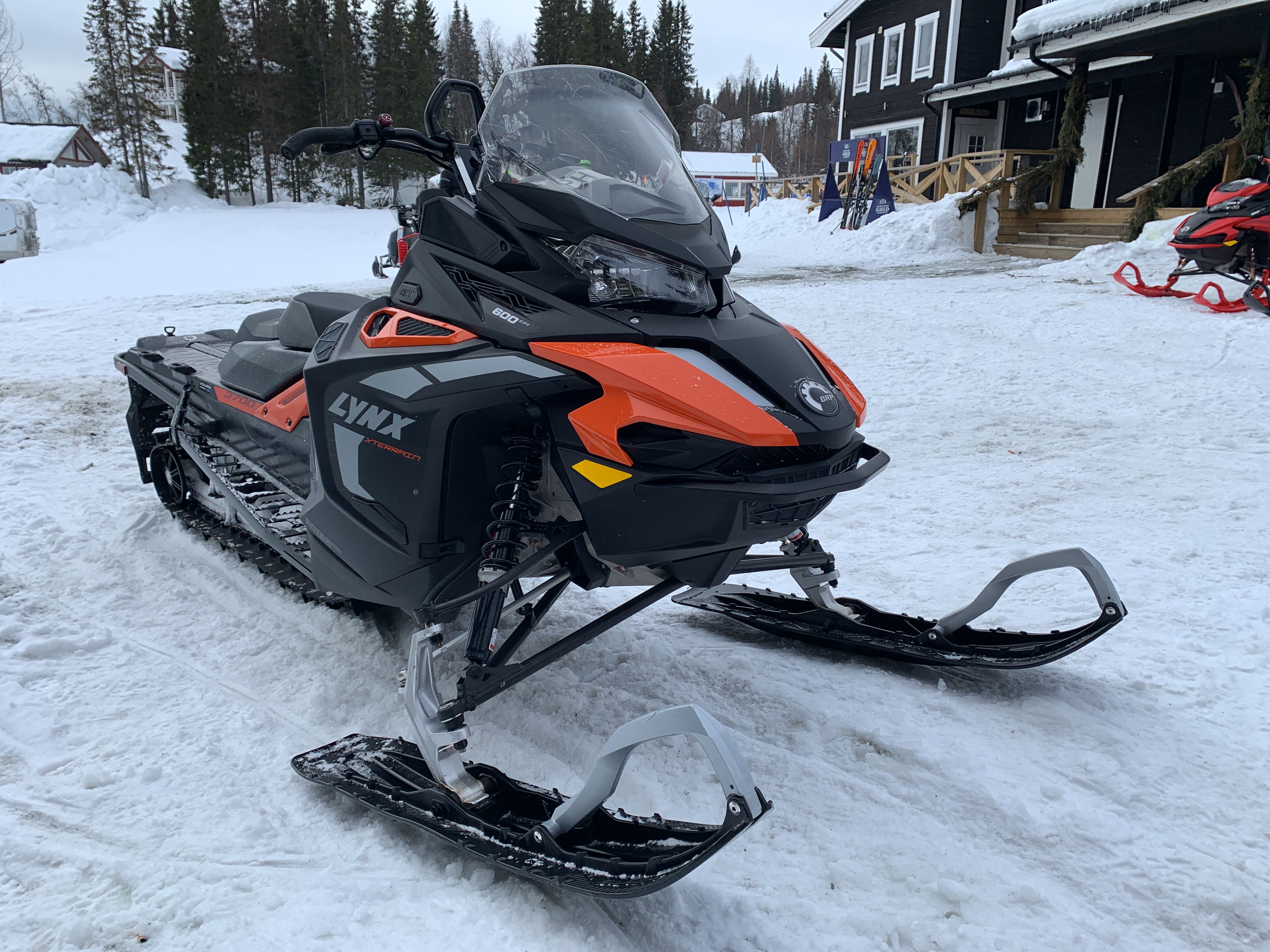 Snowmobile Lynx Xterrain STD 3700 600EFI - PS Auction - We value