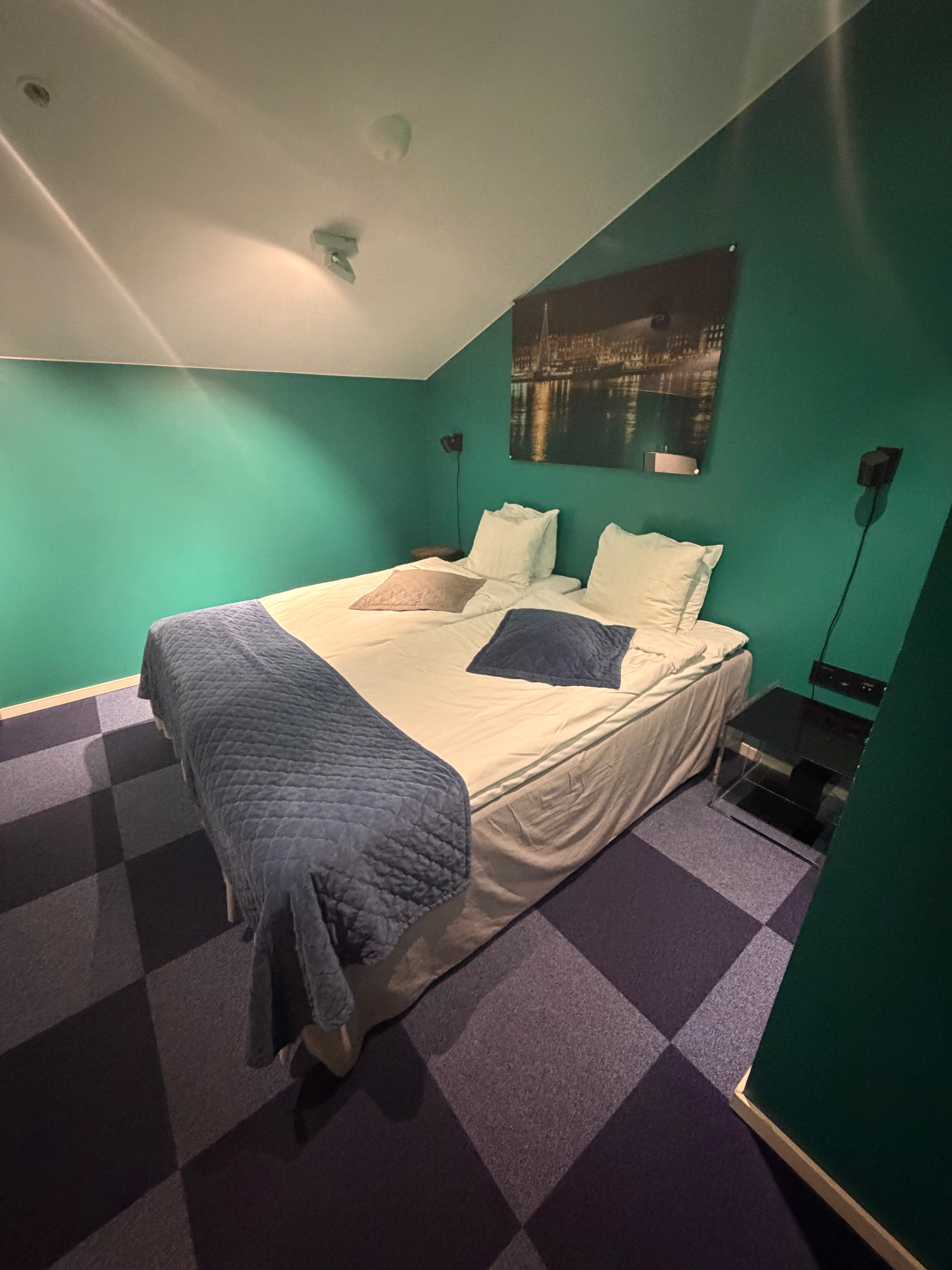 Förhandsvisning av video för Komplett inredning från hotellrum (Rum B09)