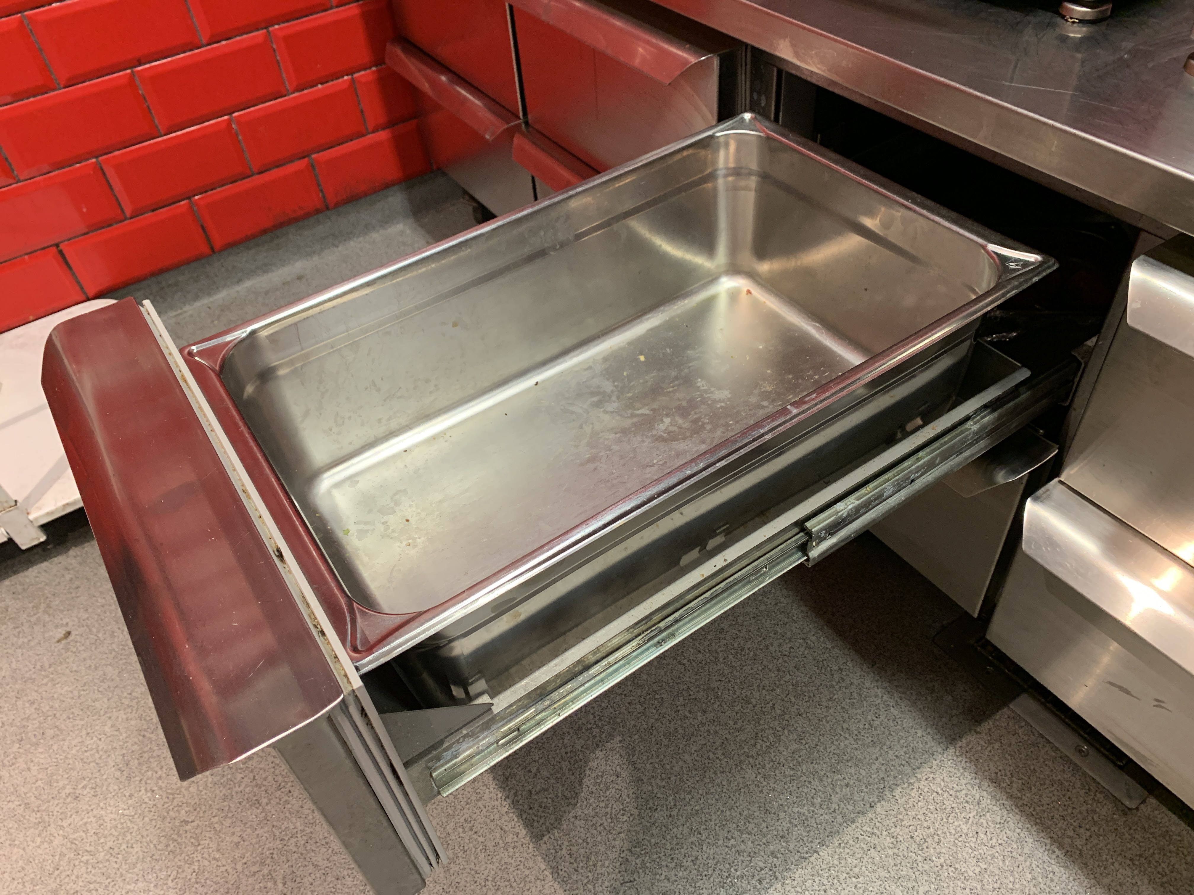 Grillkylbänk med åtta utdragslådor Kema Blue Line - Auktioner online ...