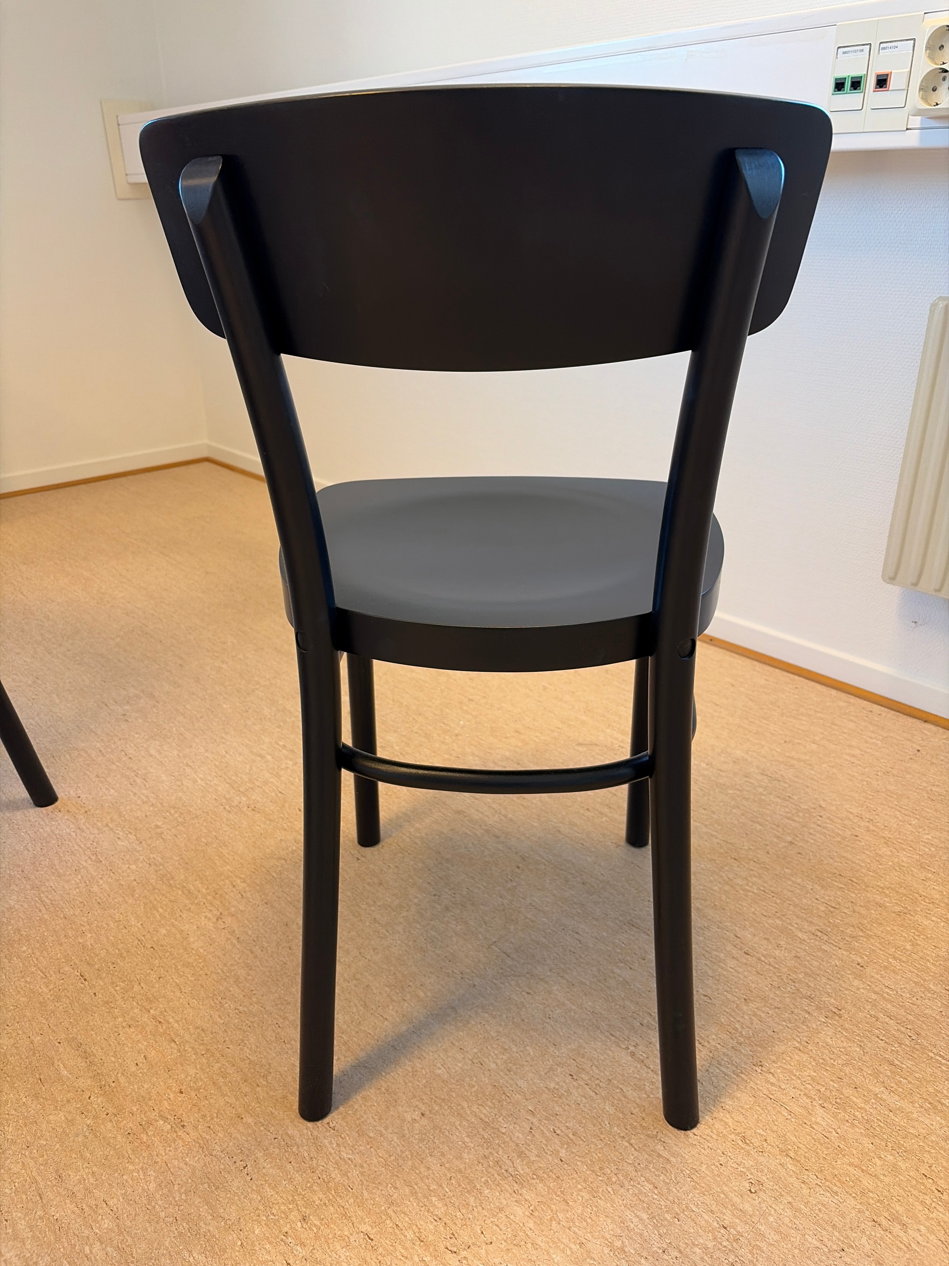 Table with chairs - Ikea Idolf - PS Auction - We value the future