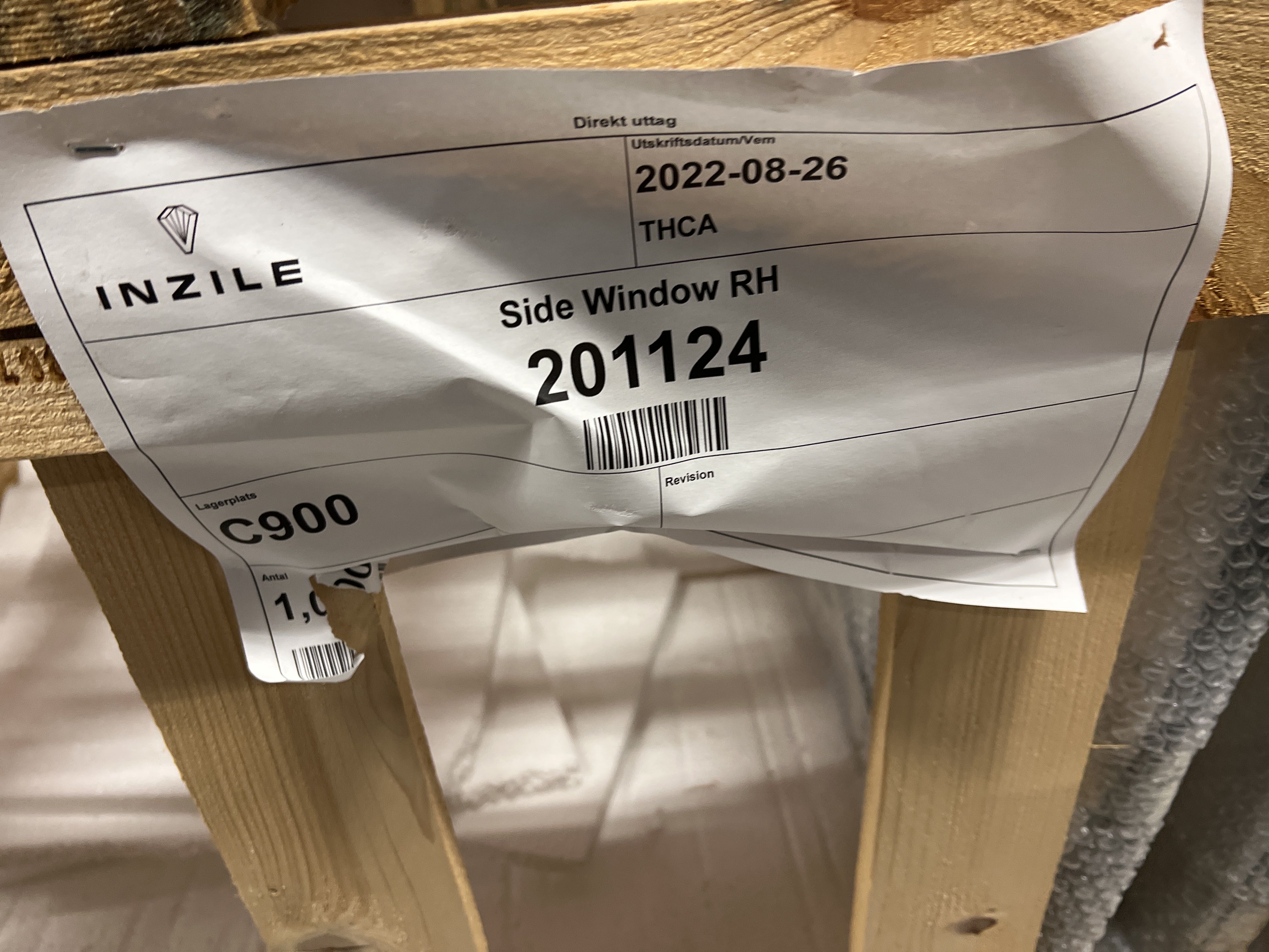 Windscreen Pallets 5 pallets with windshields for electric vehicles - PS Auction - We ...