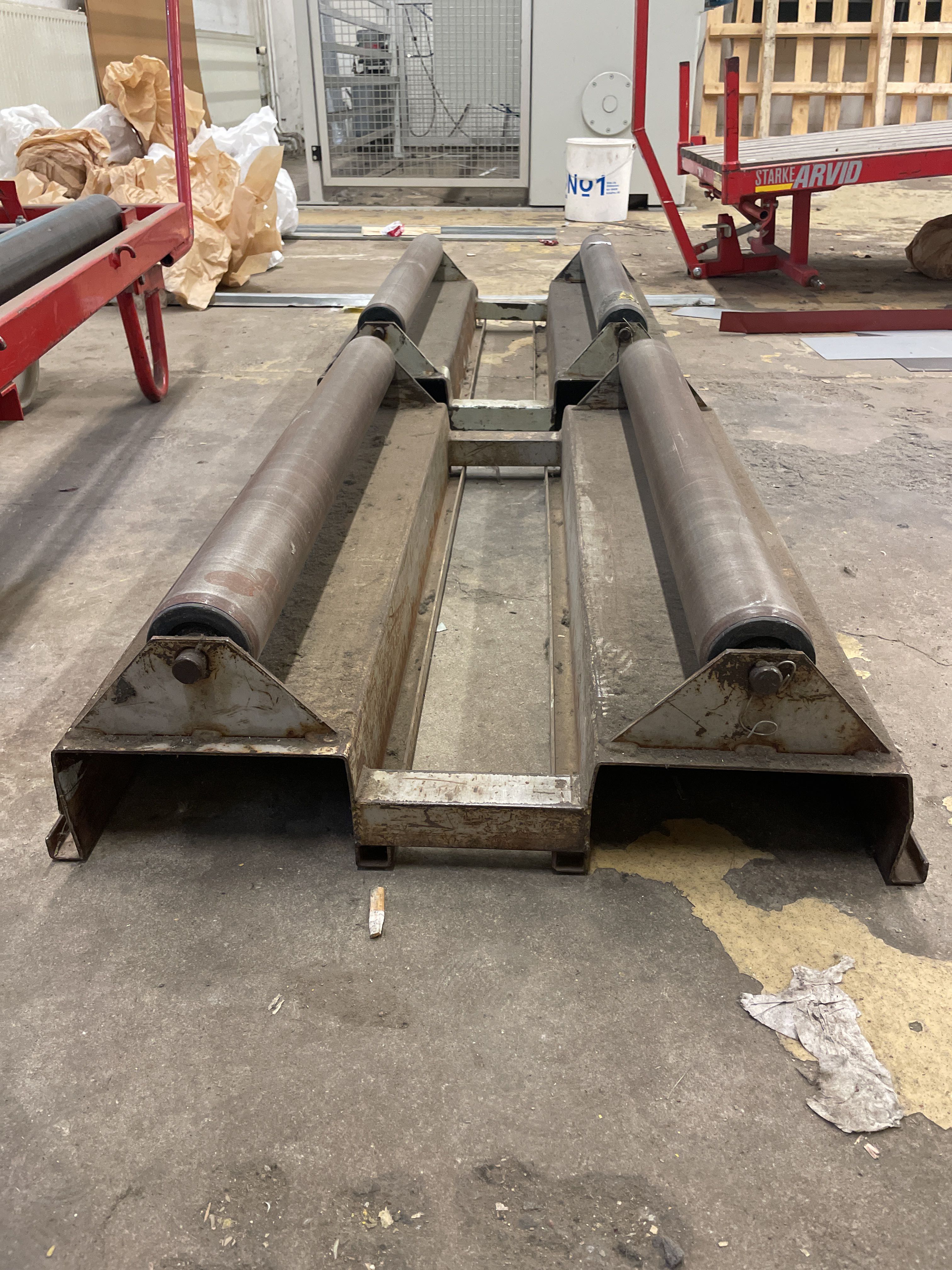 Sheet metal cradle 2 pcs for truck - PS Auction - We value the 