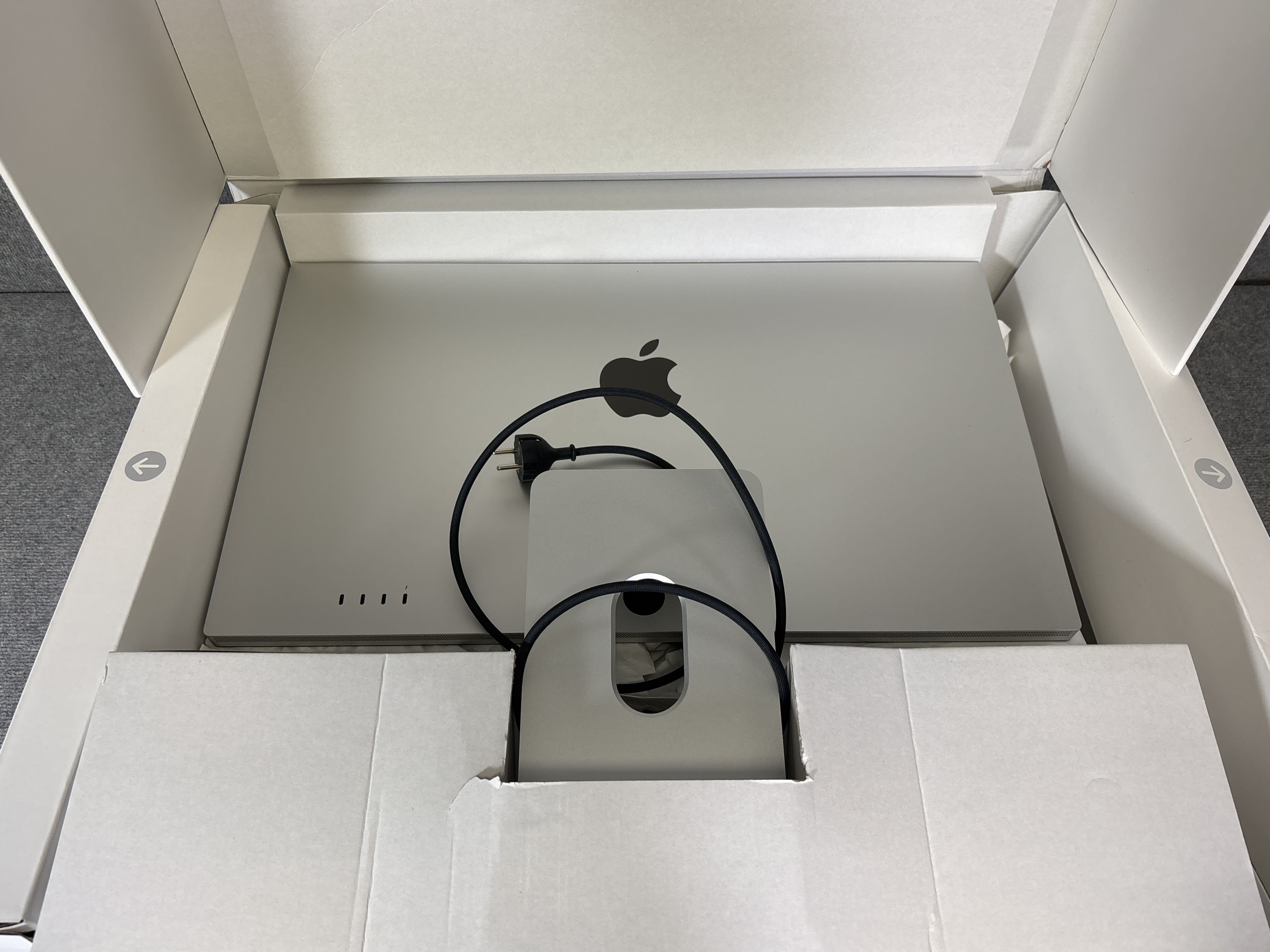 Apple Studio Display 27